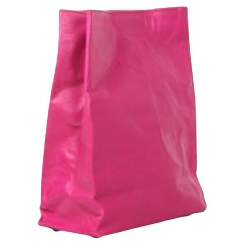 Simon Miller's cult-favourite Lunch Bag has been reimagined in an eye-popping pink. This playful piece will make an insouciant statement with even the simplest of outfits. Crafted to a petite size, it's made in Italy from softly crinkled leather