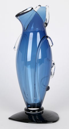 Vase en verre d'art bleu soufflé à la main anglais Simon Moore, daté de 1989