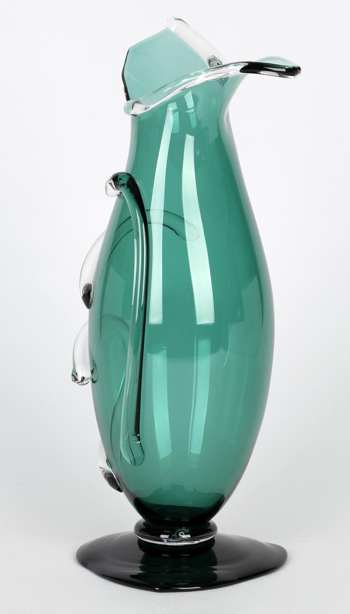 Simon Moore English Hand Blown Green Art Glass Vase, Circa 1989 In Good Condition For Sale In Bishop's Stortford, Hertfordshire