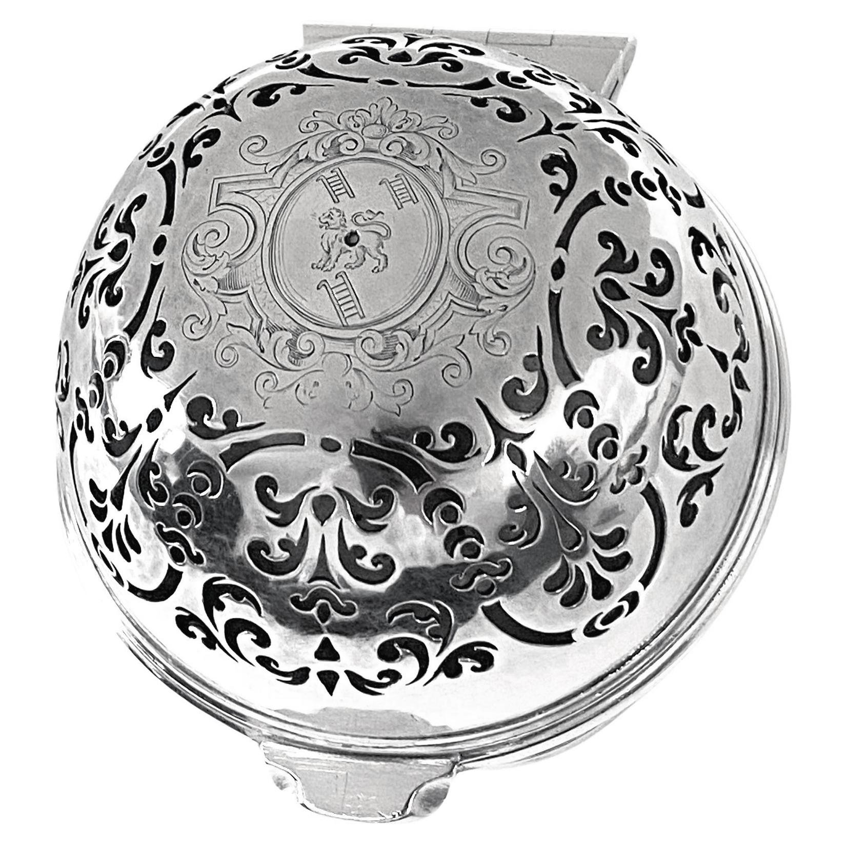 Simon Pantin George 1st Silver soap sponge Bowl London 1717. In Good Condition In Toronto, Ontario