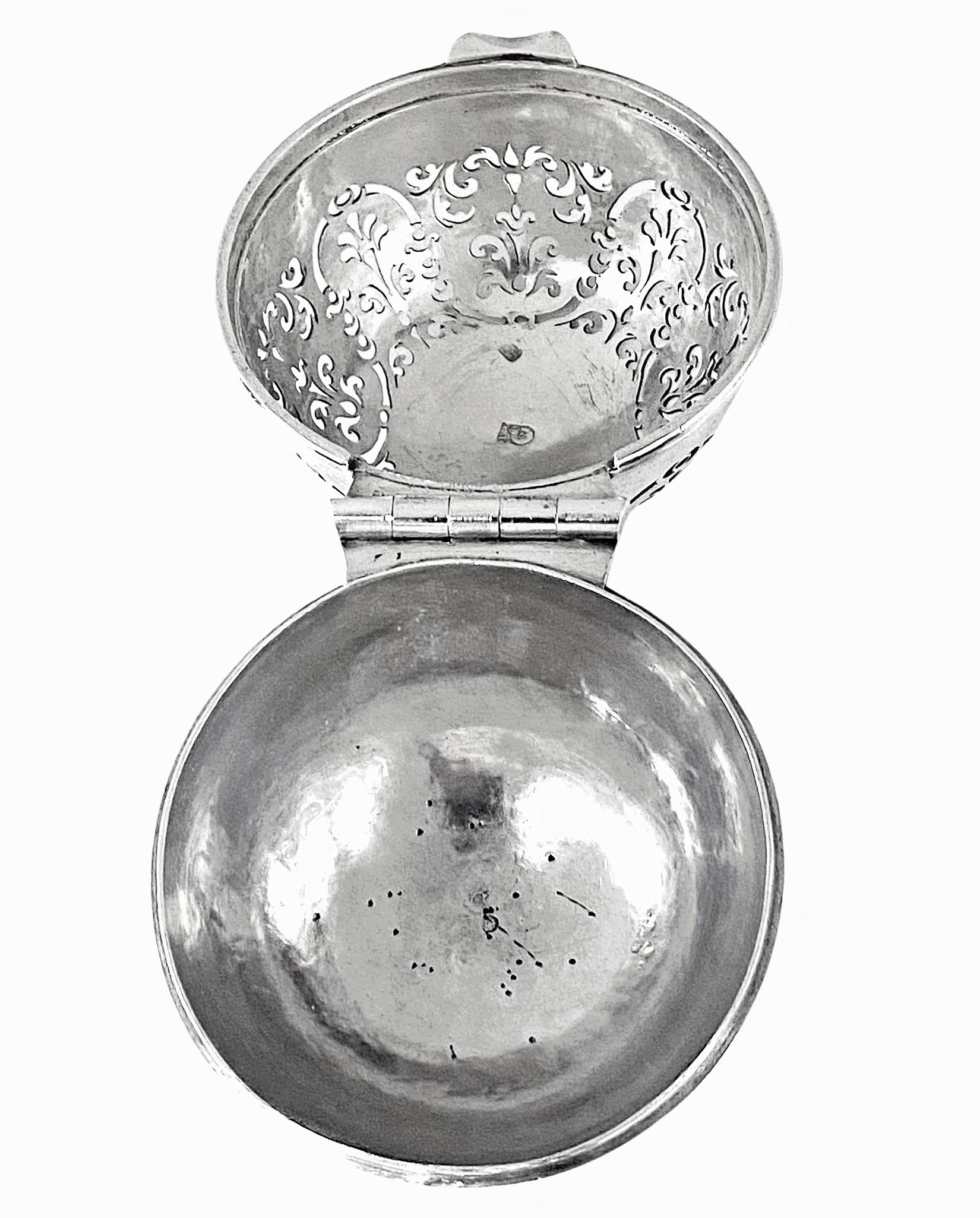 Britannia Standard Silver Simon Pantin George 1st Silver soap sponge Bowl London 1717.