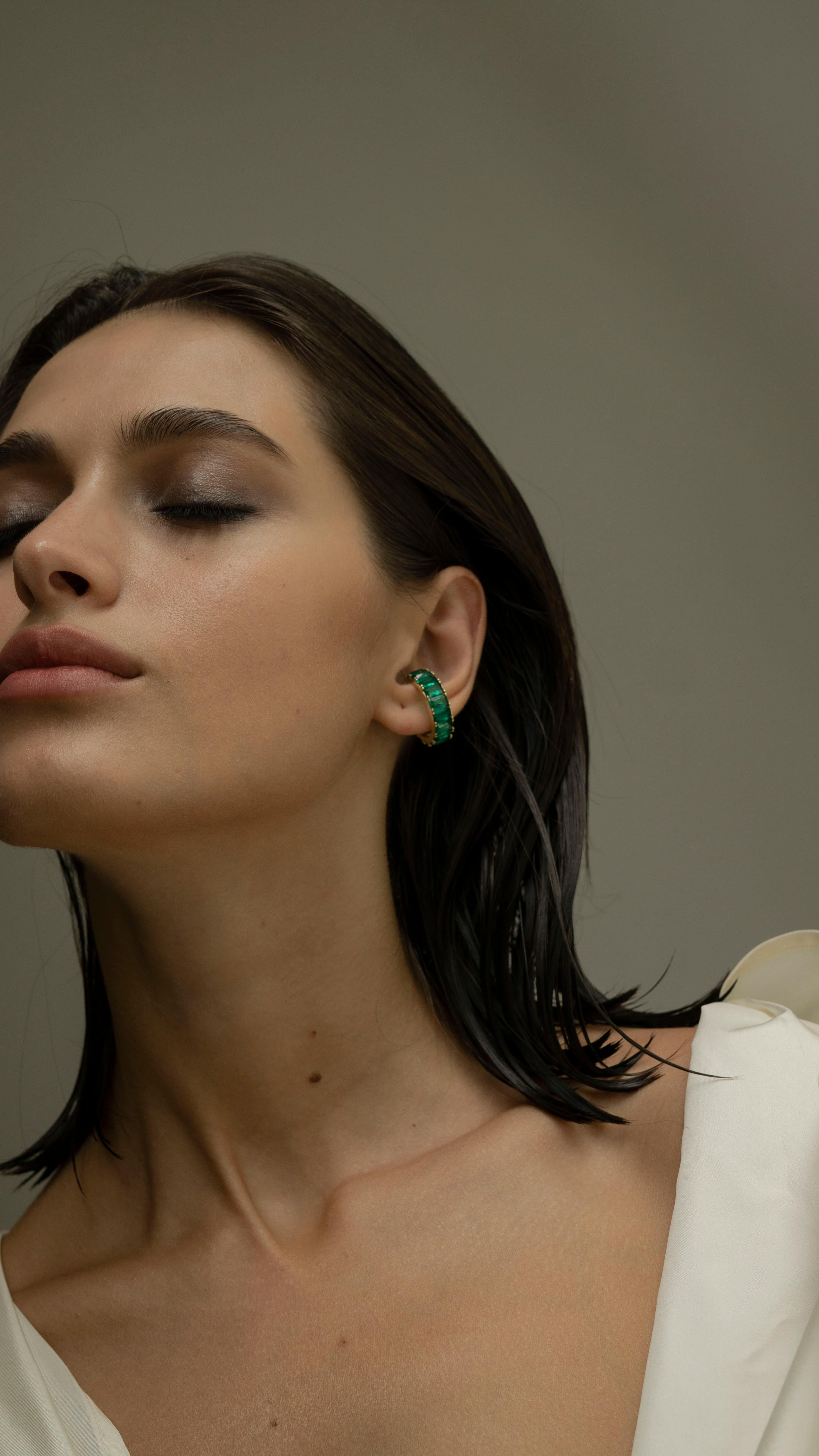 For Sale:  Simon Ring / Ear Cuff with Baguette Lab Emeralds, 18k Gold 4