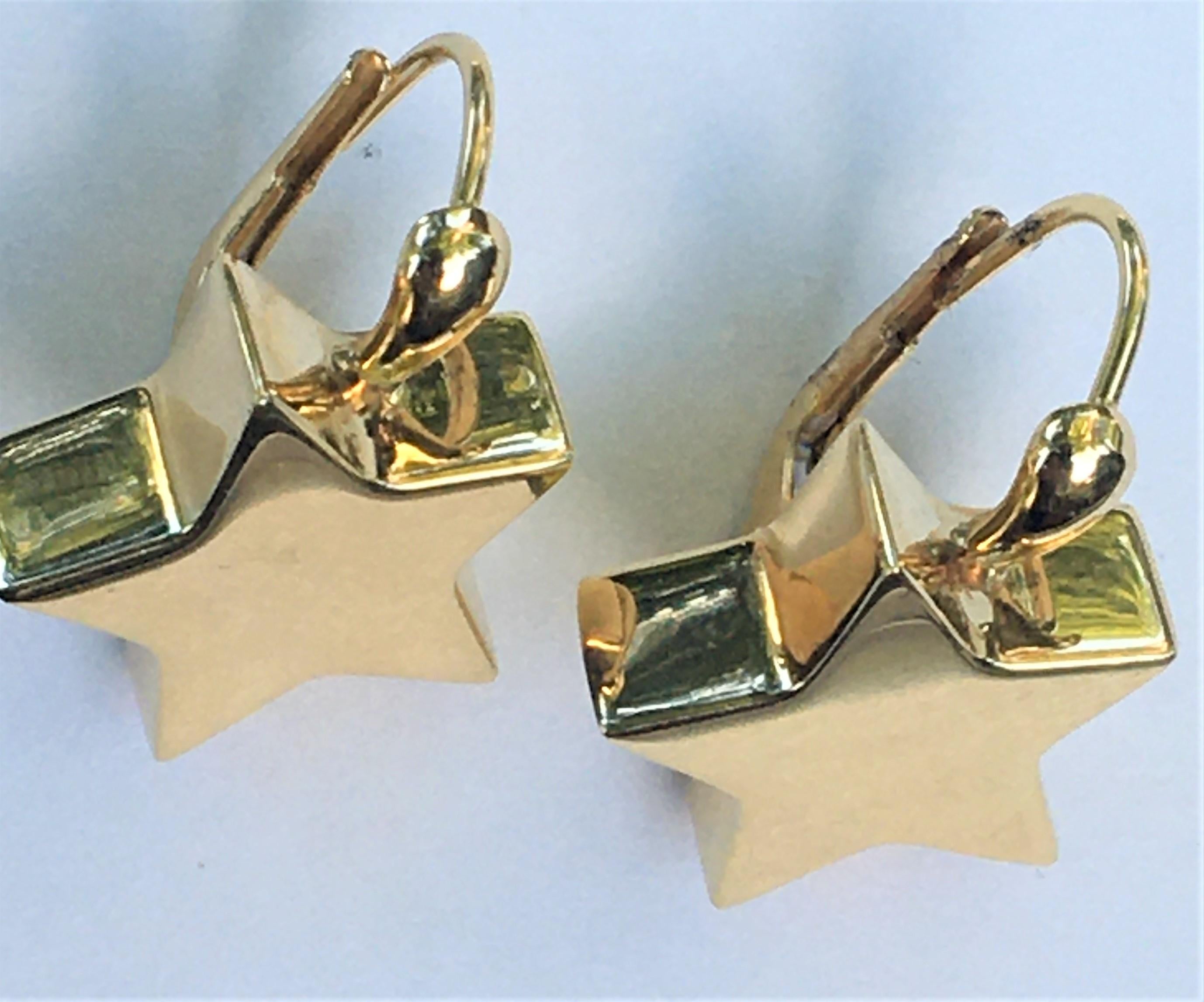 These beautiful earrings can be worn everyday!!
By designer Simon Sobie & Co.
18 karat yellow gold star and lever backs
Star is approximately 16mm in diameter
Entire length is approximately 22mm
Stamped 