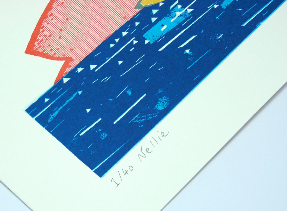 Nellie Nellie, Simon Tozer, Druck in limitierter Auflage, Segelkunst, Illustration Kunst  (Grau), Figurative Print, von Simon Tozer 