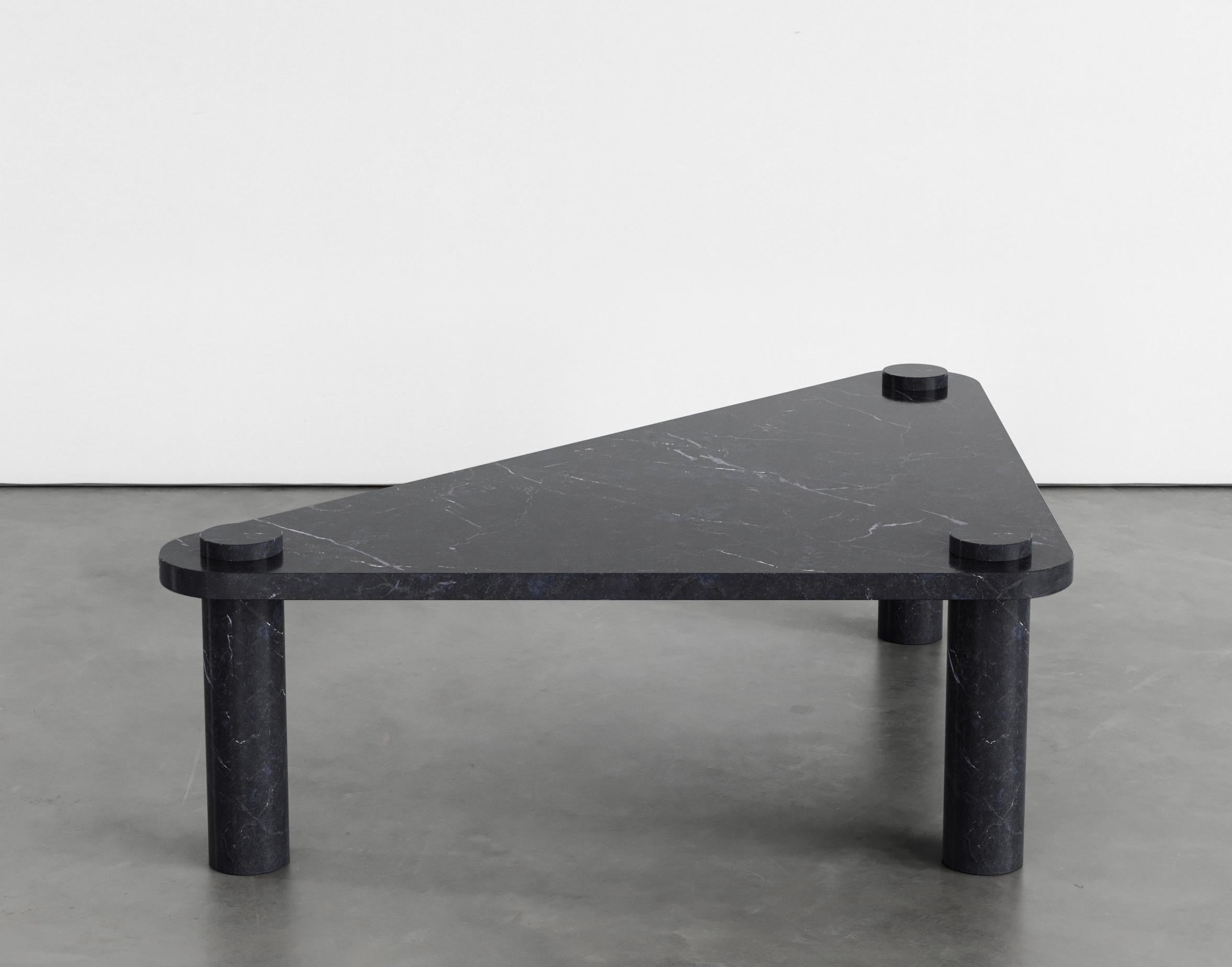 Moderne Table basse Simone 120 en marbre par Agglomerati en vente
