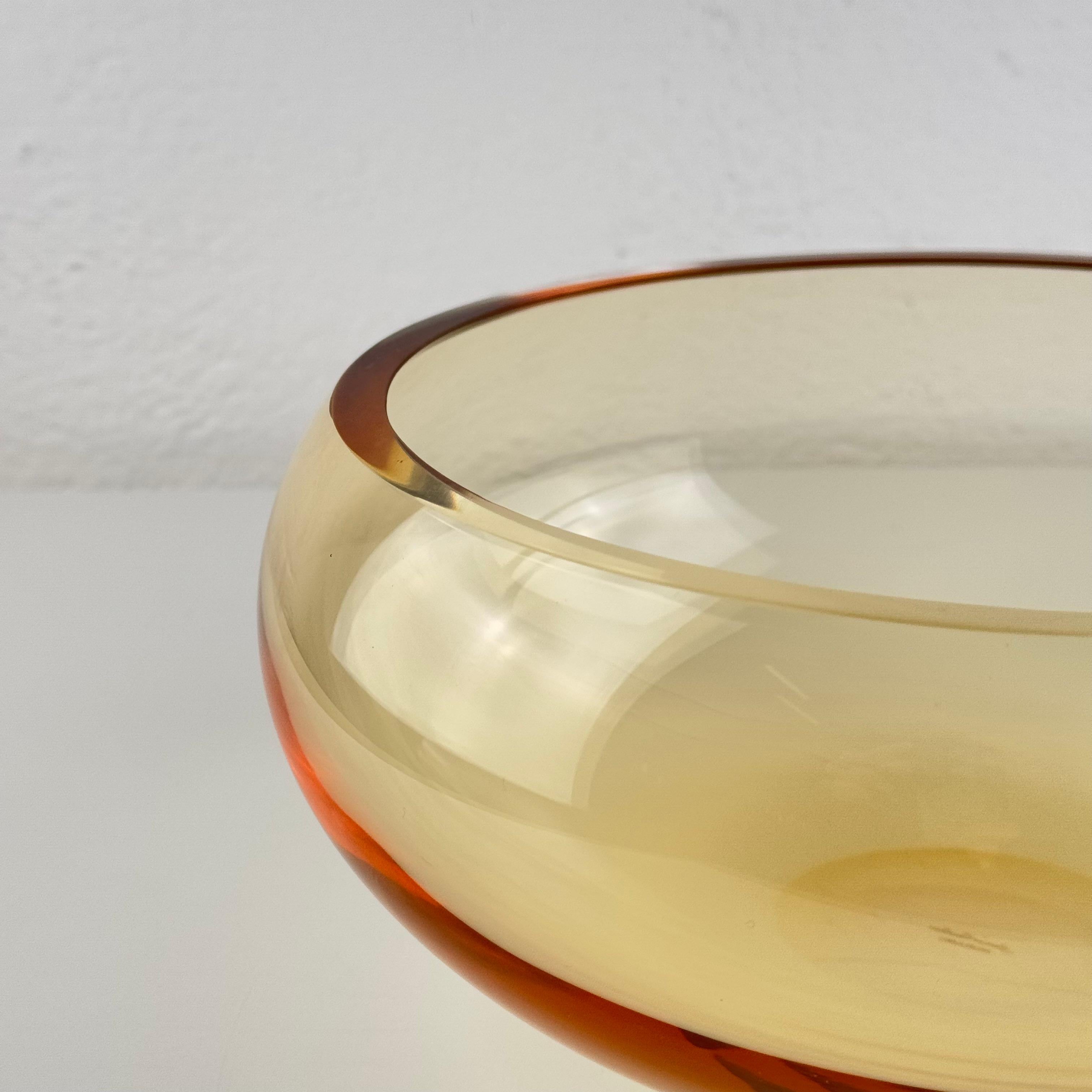 Modern Simone Cenedese, large sculptural Murano glass bowl, Italy, 1980s For Sale