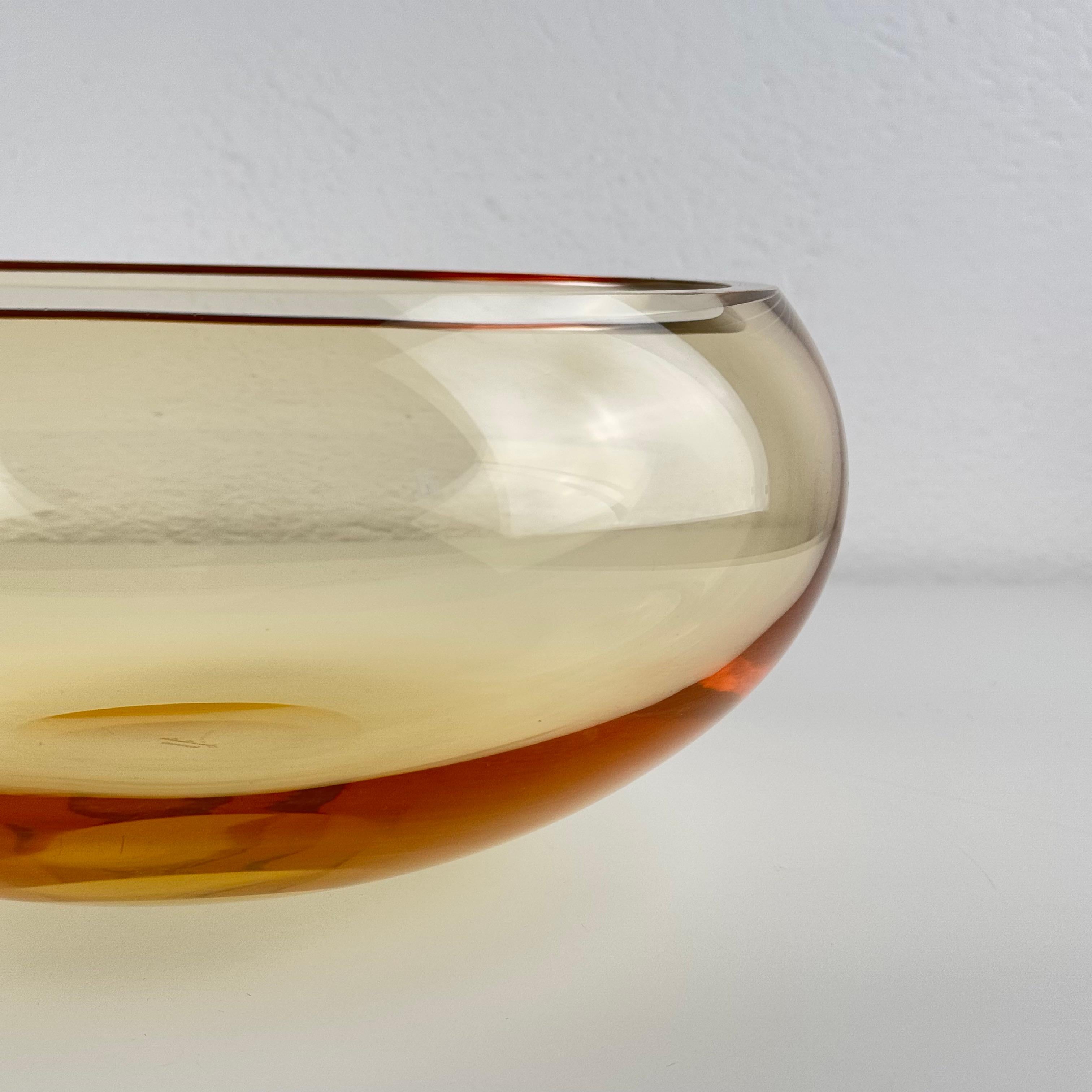 Italian Simone Cenedese, large sculptural Murano glass bowl, Italy, 1980s For Sale