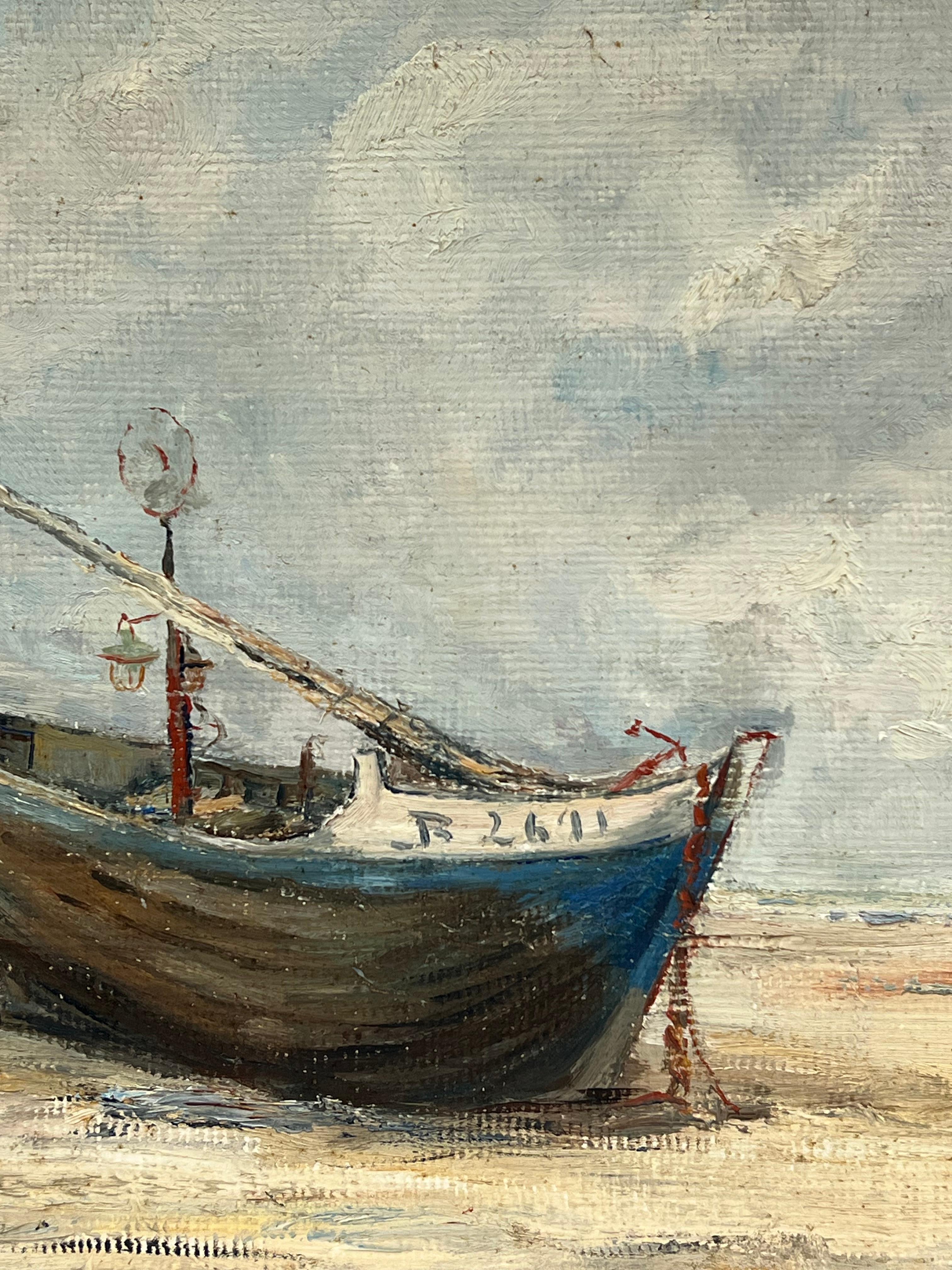 1930's French Impressionist Gestrandetes blaues Fischerboot unter bewölktem Himmel (Impressionismus), Painting, von Simone Forge