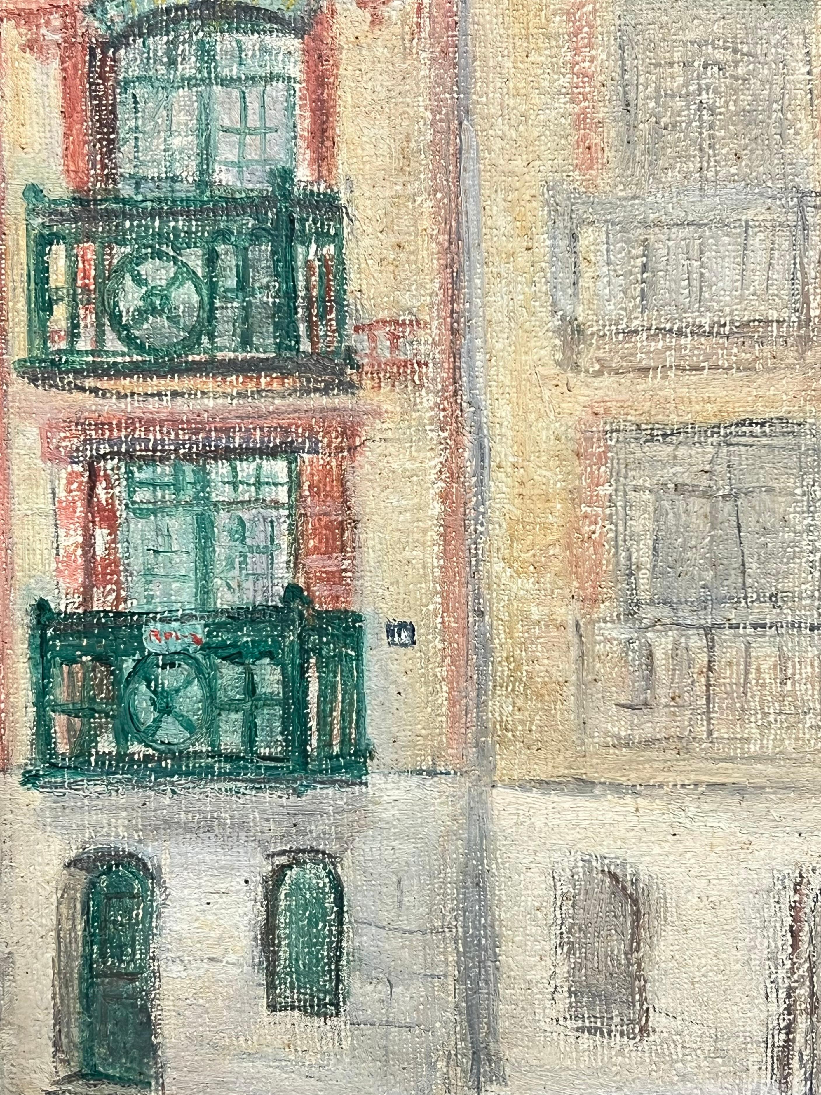 Impressionista francese degli anni '30 Incantevole casa a schiera francese con balconi verdi - Landscape Painting Beige di Simone Forge