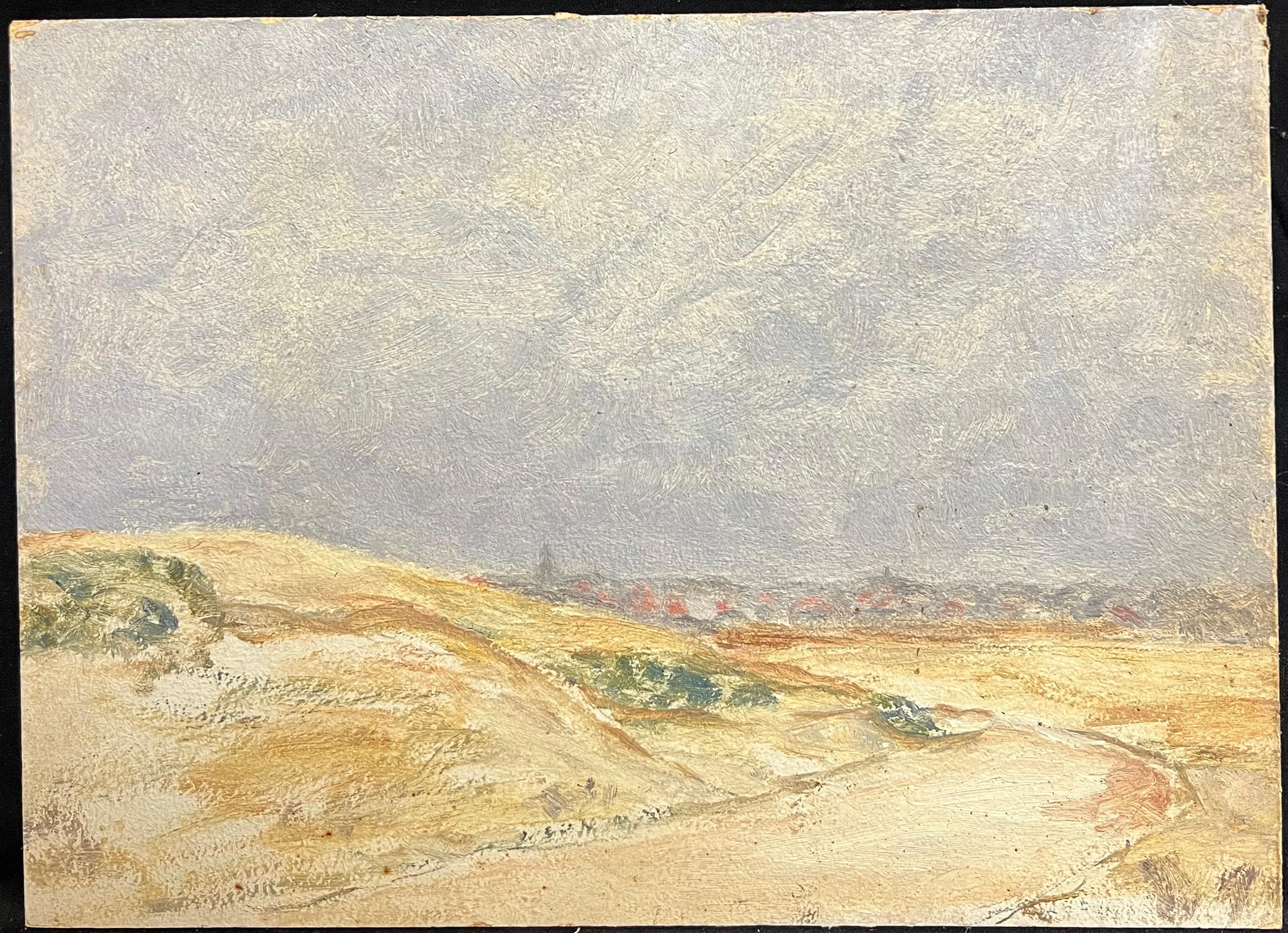 Dunas costeras impresionistas francesas de 1930 con horizonte de pueblo lejano bajo el cielo - Painting de Simone Forge