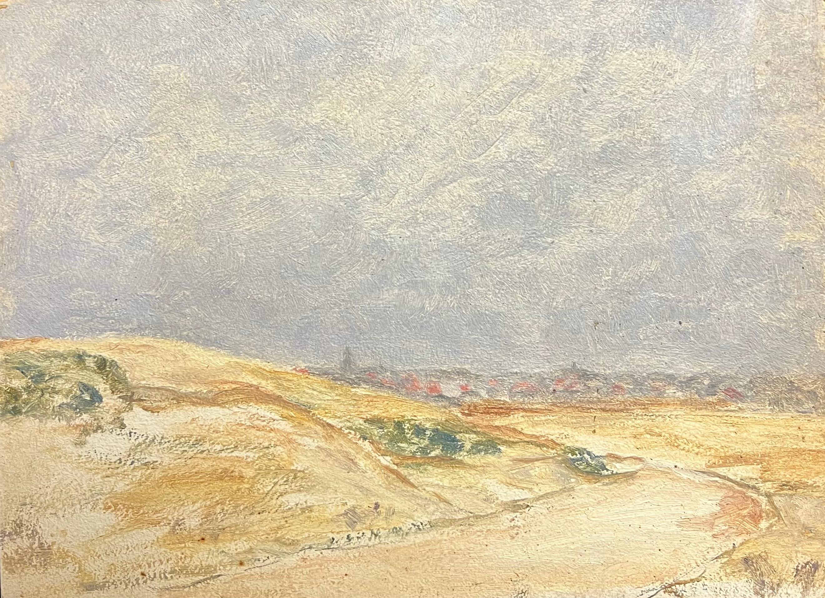 Landscape Painting de Simone Forge - Dunas costeras impresionistas francesas de 1930 con horizonte de pueblo lejano bajo el cielo