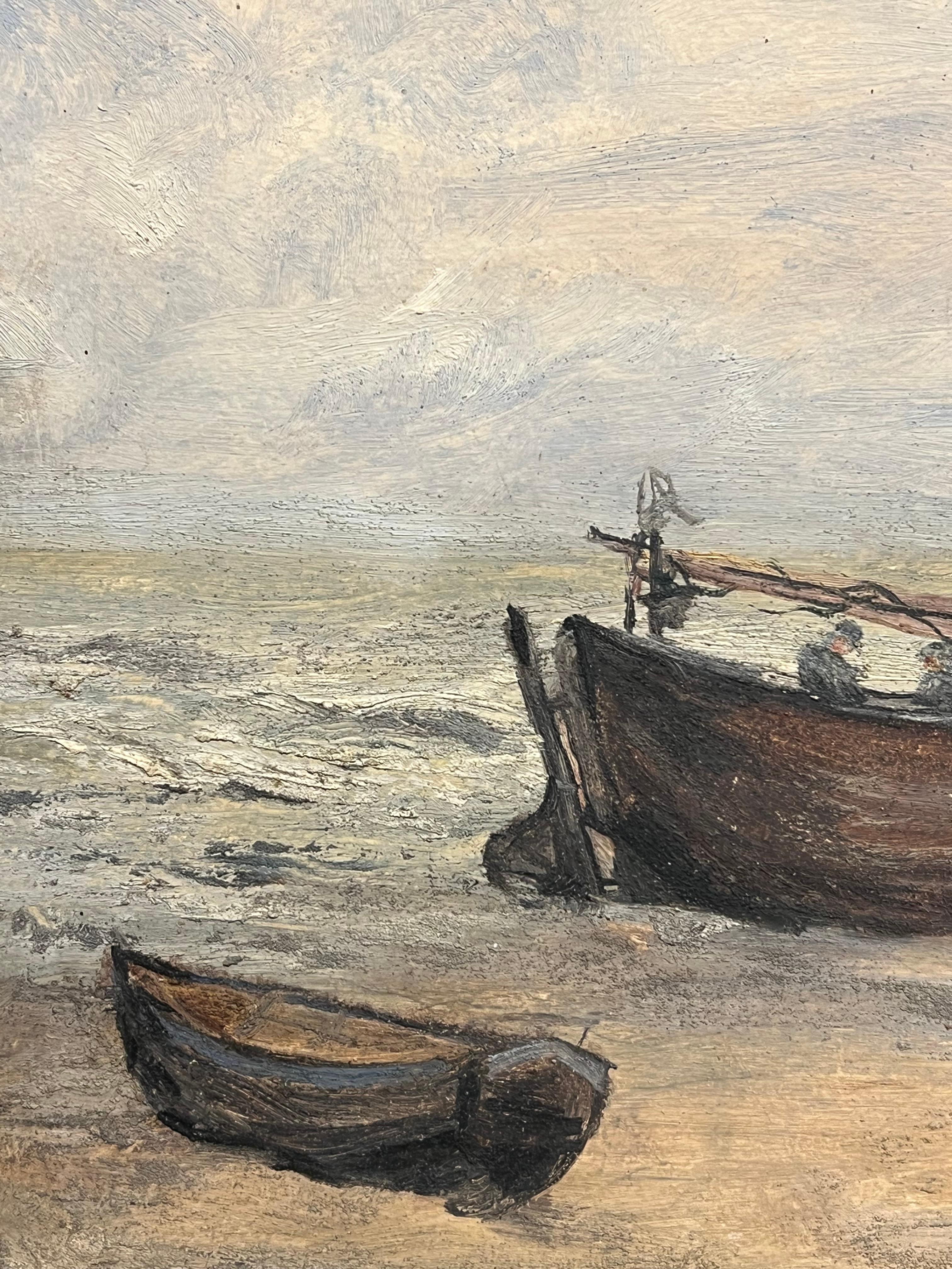 1930's French Impressionist Ruhige Küstenszene mit verwitterten Fischerbooten (Beige), Figurative Painting, von Simone Forge