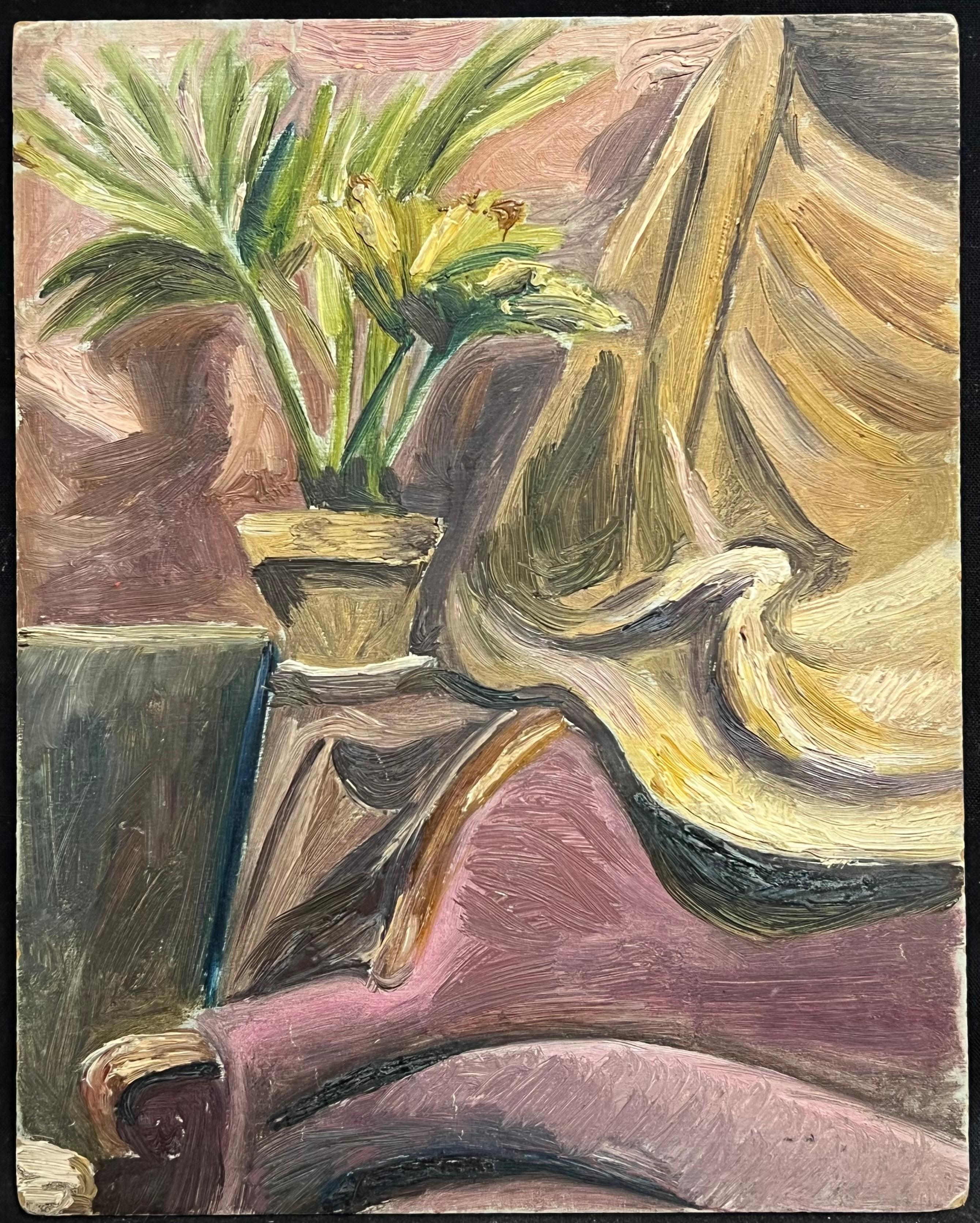 Interieur-Stillleben aus den 1930er Jahren mit Topfpflanze und drapiertem Stoff auf verziertem Stuhl (Braun), Still-Life Painting, von Simone Forge