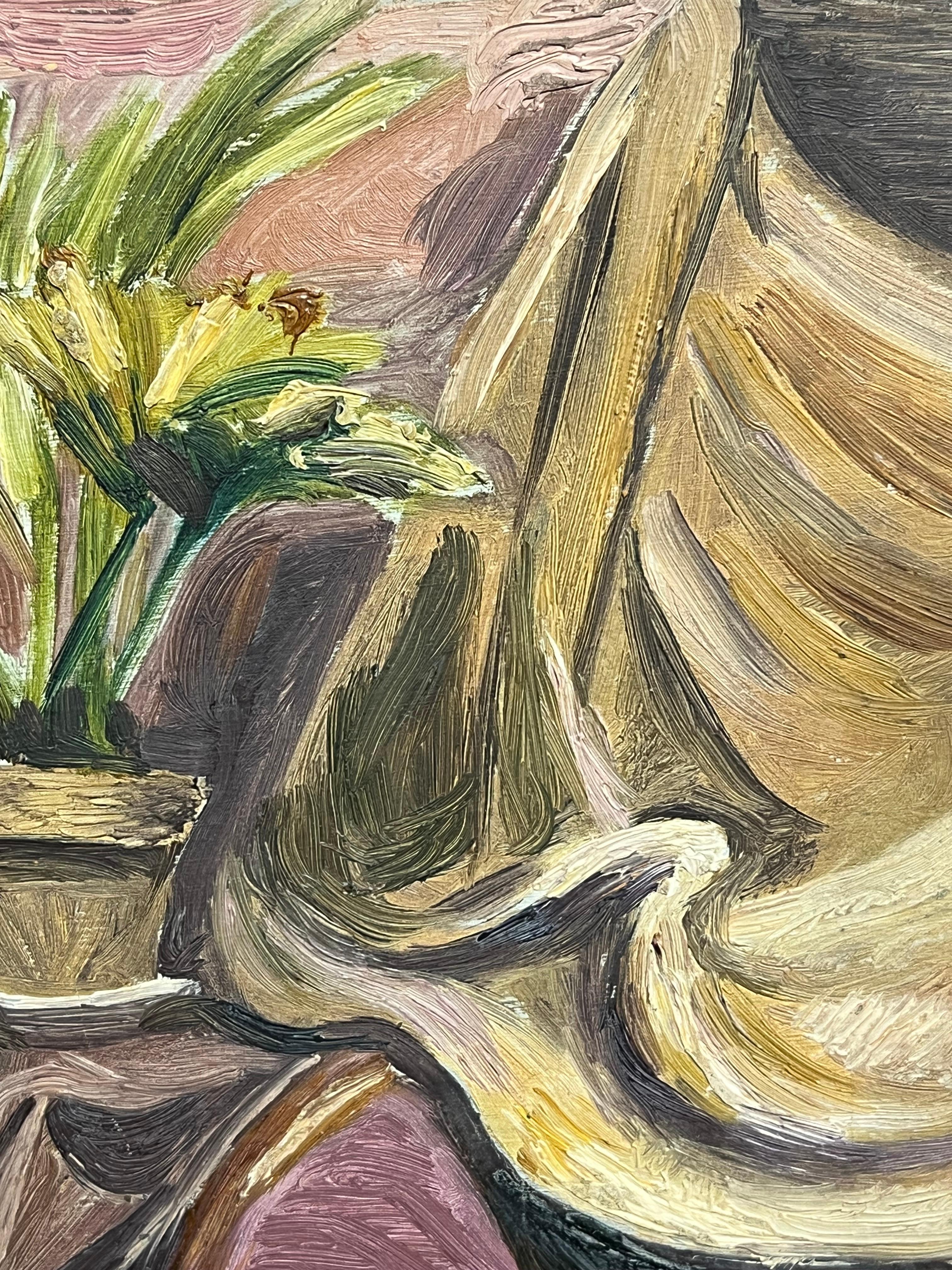 Interieur-Stillleben aus den 1930er Jahren mit Topfpflanze und drapiertem Stoff auf verziertem Stuhl (Impressionismus), Painting, von Simone Forge