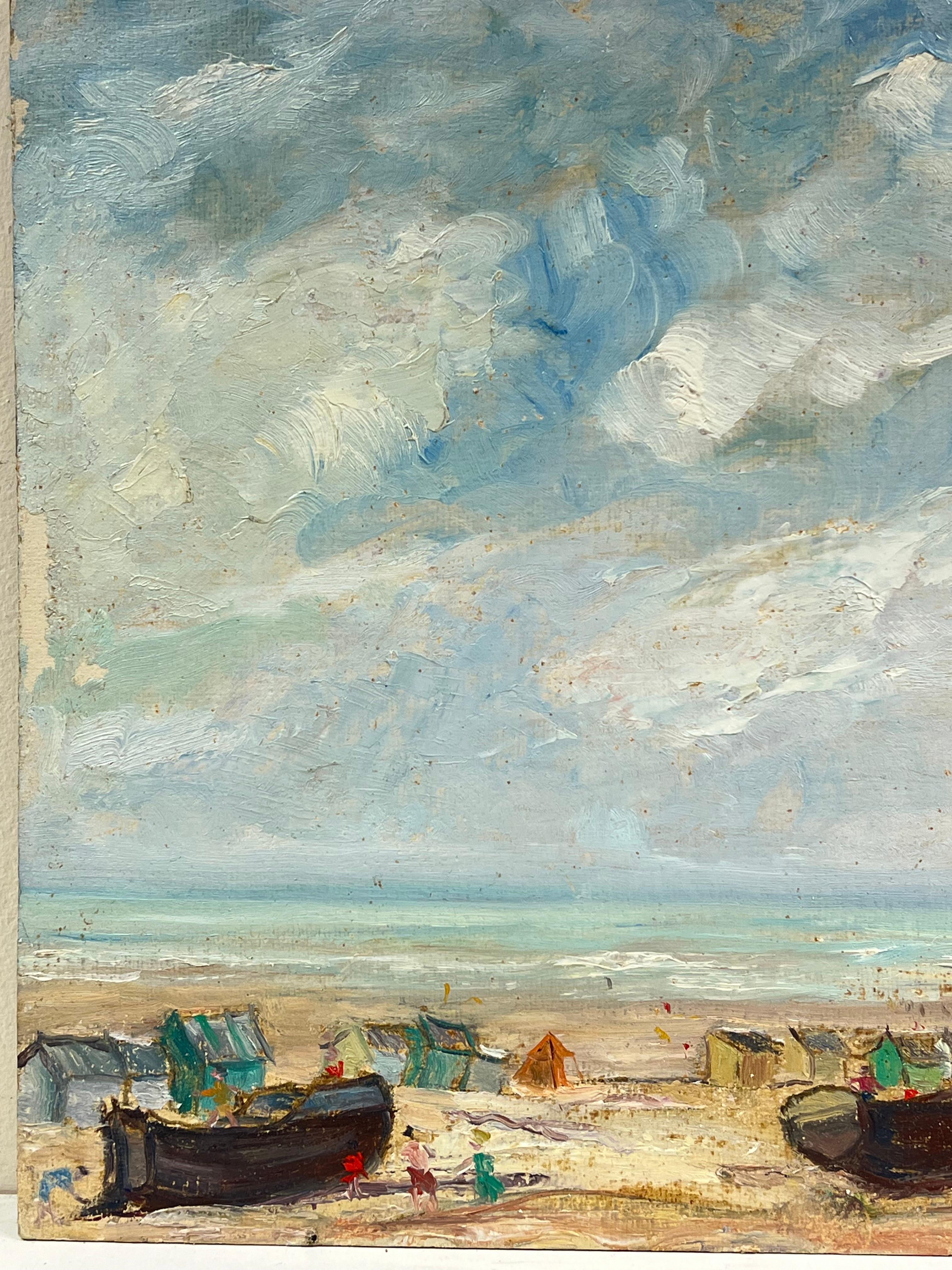 Französischer Impressionismus der 1950er Jahre Küstenlandschaft mit gestrandeten Booten und dunstigem Himmel im Angebot 1