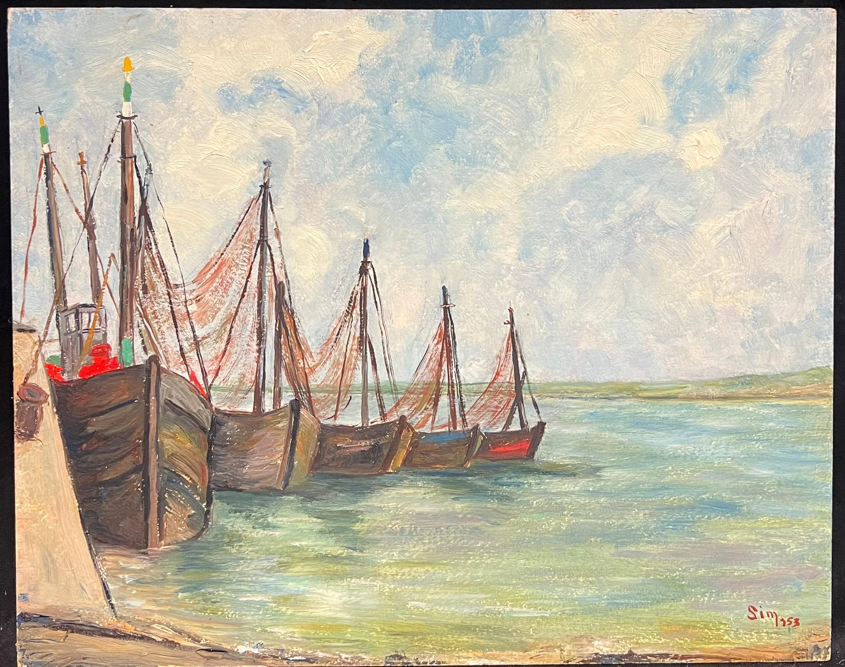 Barcos de pesca impresionistas franceses de los años 50 Atracados en el estuario del puerto - Painting de Simone Forge