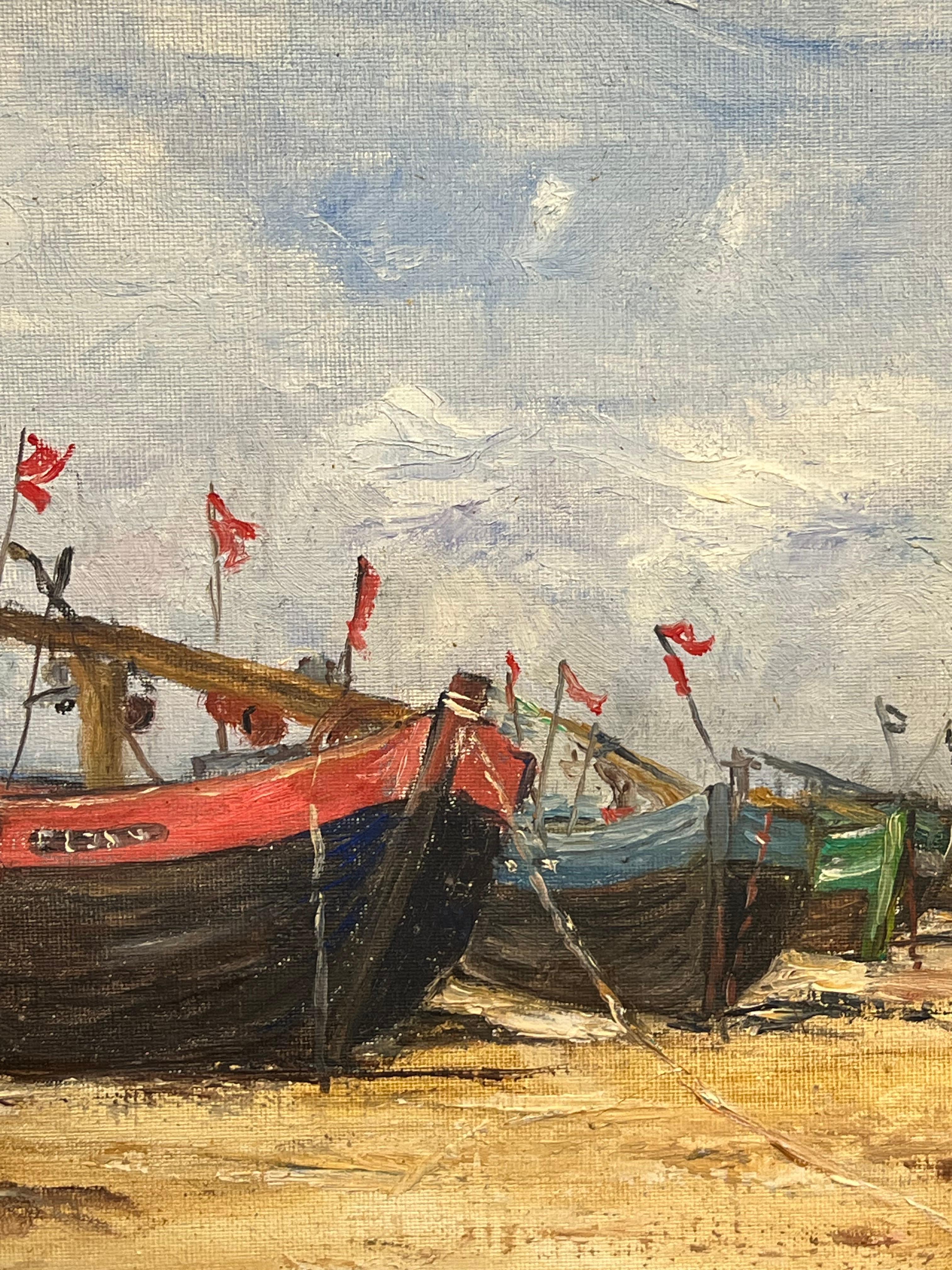 Barche da pesca colorate su una spiaggia sabbiosa sotto un cielo nuvoloso 1930 francese - Painting Impressionismo di Simone Forge