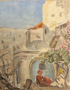 Scène de cour avec murs rustiques arqués et personnages au vêtement traditionnel