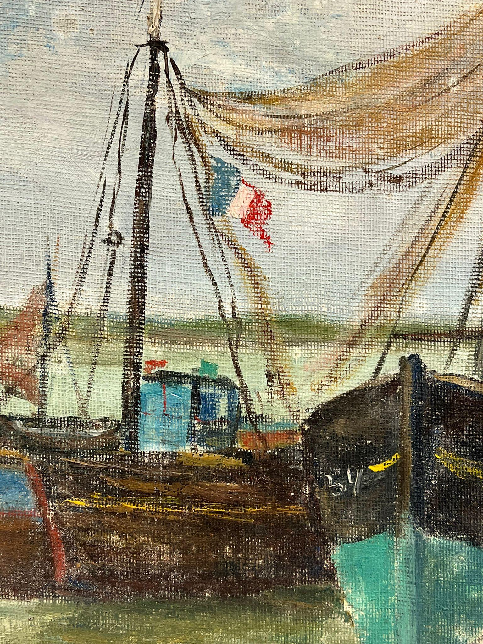 Des bateaux de croisière impressionnistes français du milieu du siècle avec drapeau français au port - Gris Landscape Painting par Simone Forge