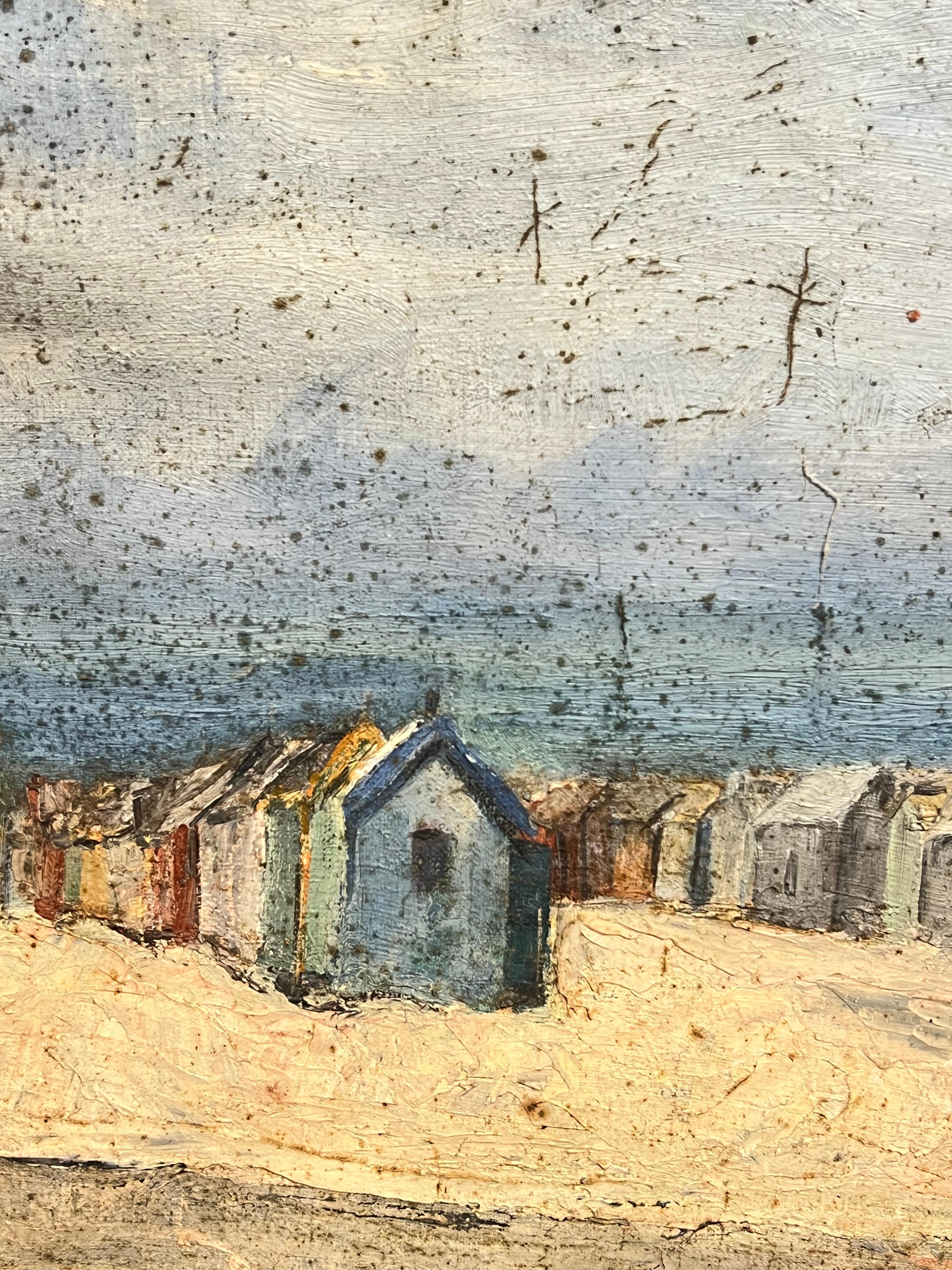 Scène côtière vintage avec huttes de plage altérées le long d'une côte de sable - Beige Landscape Painting par Simone Forge