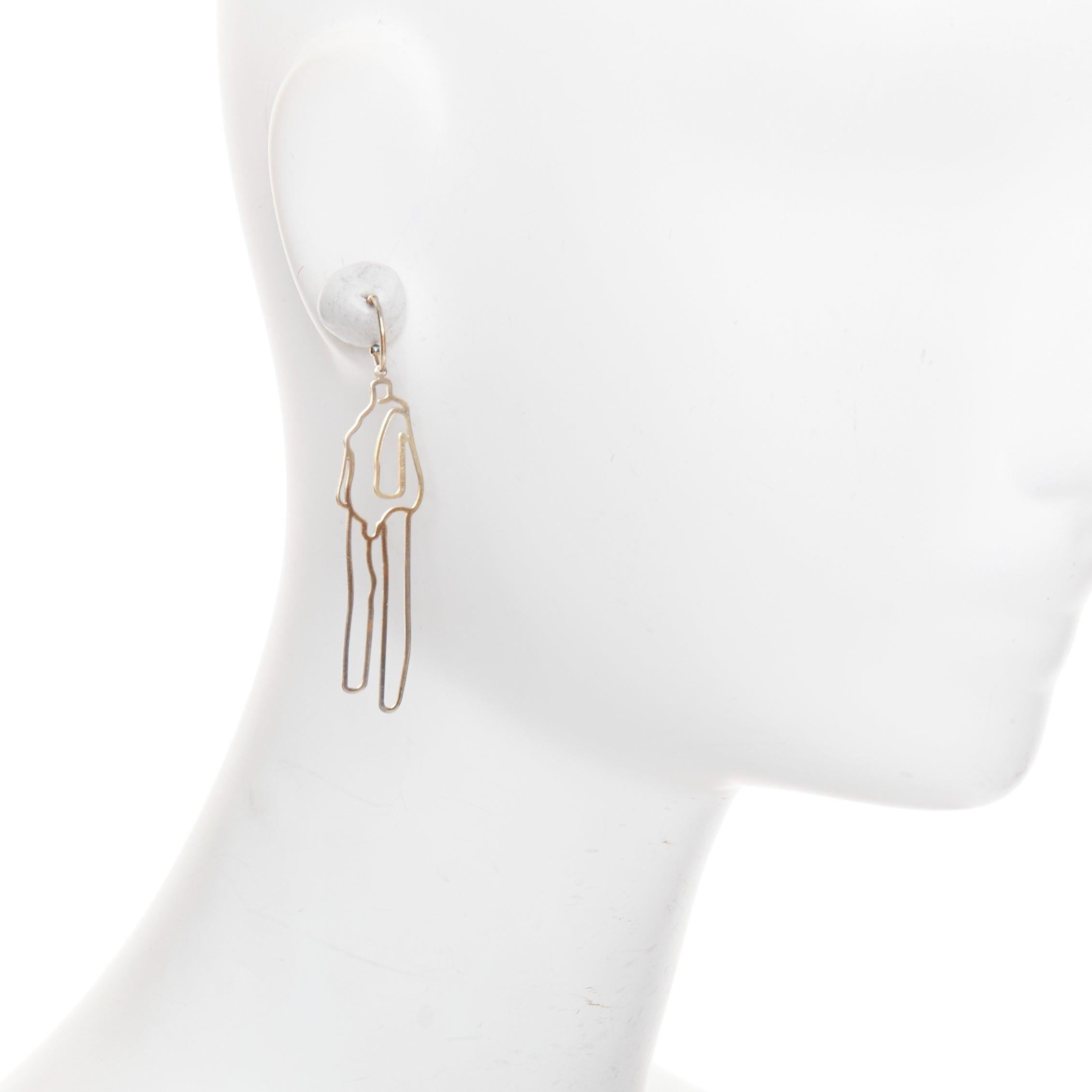 SIMONE ROCHA 2019 Hauser Wirth Edizione limitata Louise Bourgeois Untitled 1995 Orecchini in argento placcato oro 24 carati Coppia
Riferimento: AAWC/A01515
Marchio: A. Simon Rocha
Model: Louise Bourgeois Senza titolo 1995
Collection'S: AW 2019