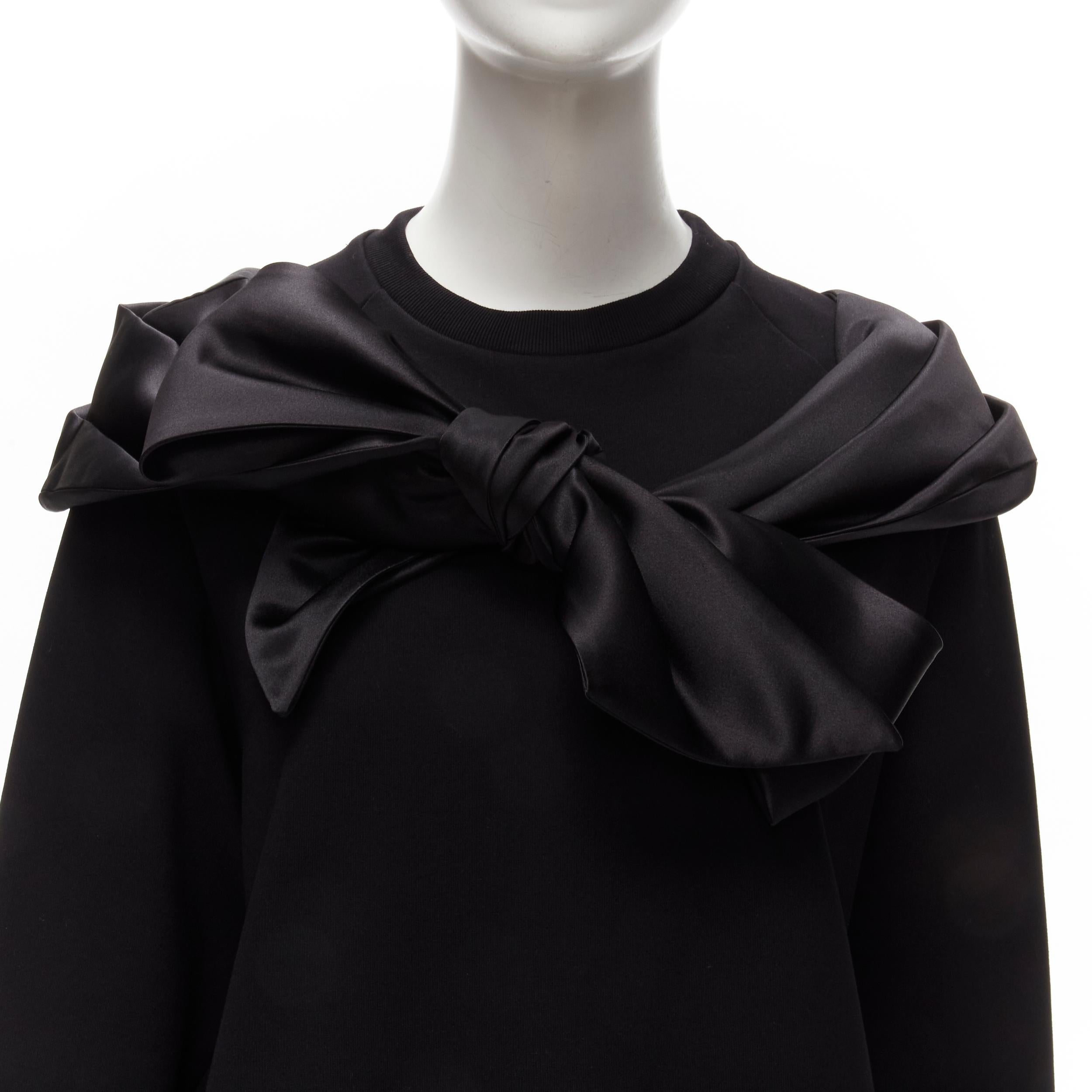 SIMONE ROCHA black bow tie sash oversized pullover sweatshirt XXS
Reference: AAWC/A00257
Brand: Simone Rocha
Material: Viscose
Color: Black
Pattern: Solid
Extra Details: Black viscose-blend oversized sweatshirt. Attached pleat bow sash.
Made in: