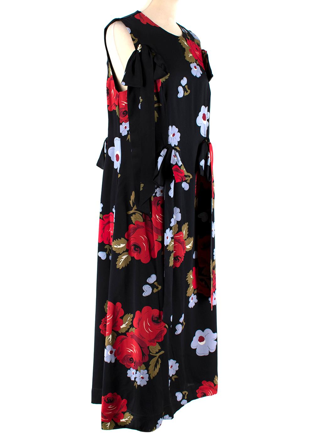 Simone Rocha Black Multi-coloured Floral Pattern Dress

- Bow details 
- Floral pattern all over 
- Round neck
- Sleeveless design
- Invisible rear zip fastening 
- Shift silhouette
- Side slip pockets
- Maxi length
- Lined 

Materials:
Main