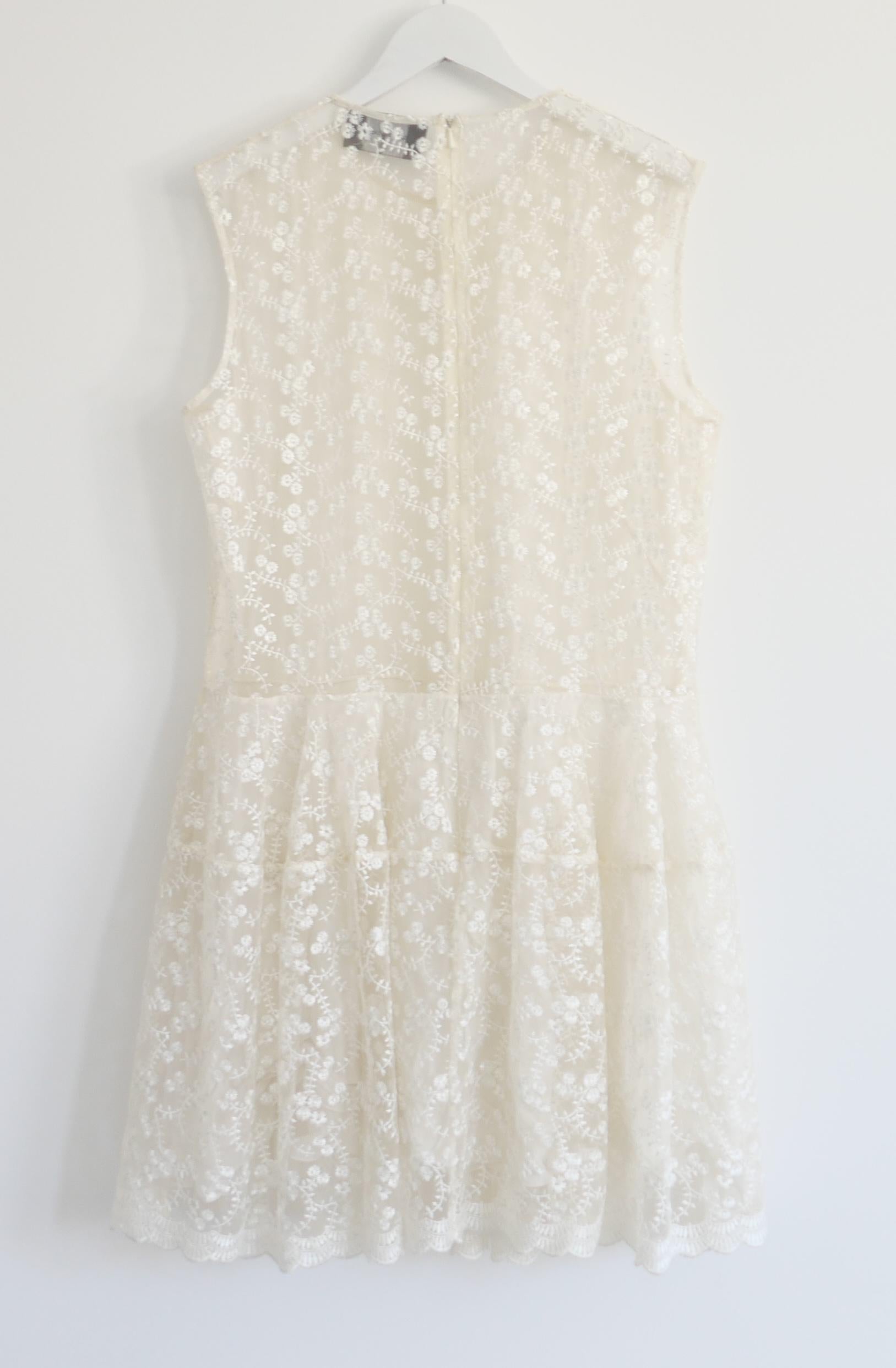 Simone Rochas - Robe à jupe bulle brodée Excellent état - En vente à London, GB