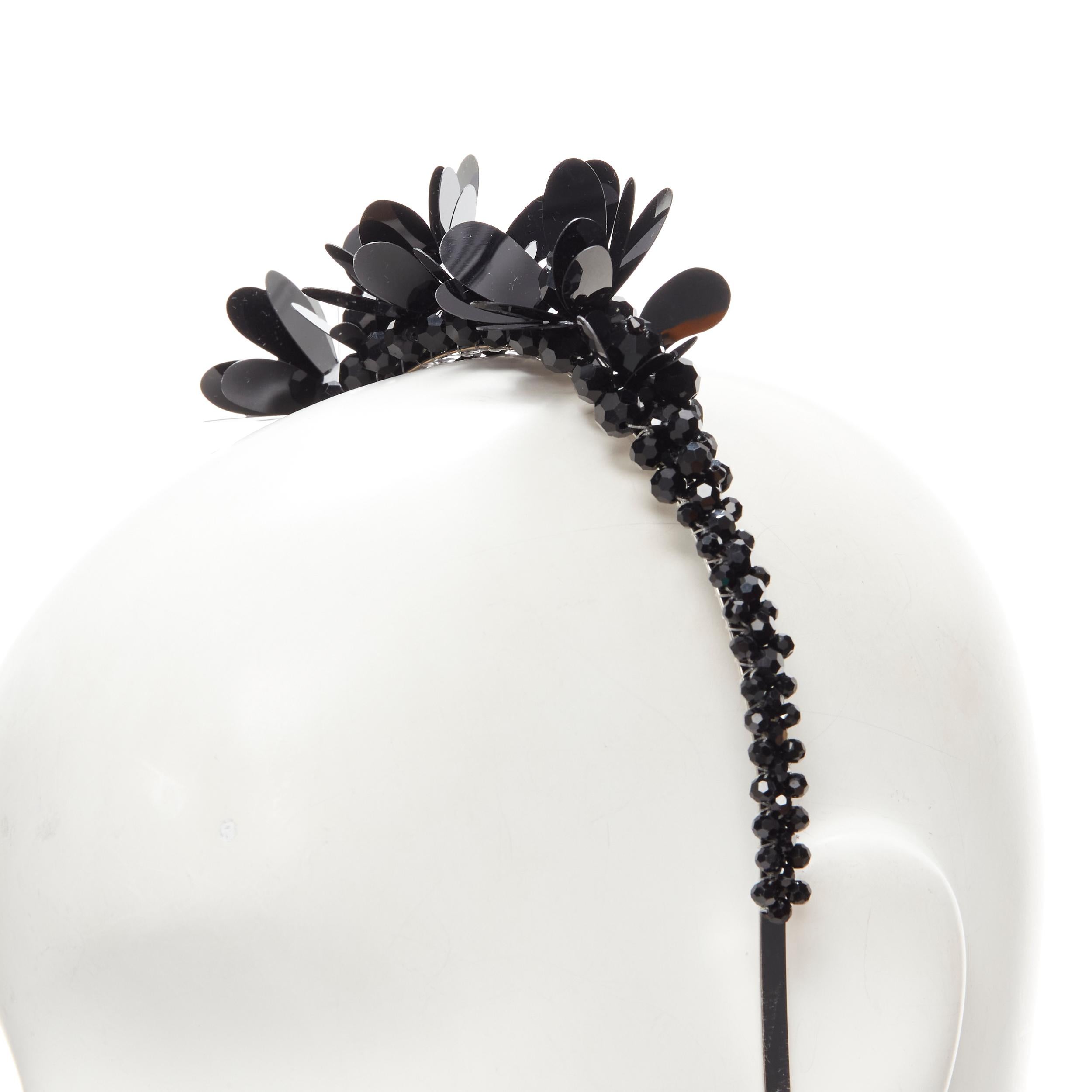 SIMONE ROCHA H&M black beaded floral petal metal headband 
Reference: LNKO/A01998 
Brand: Simone Rocha 
Collection: HM collaboration 
Material: Metal 
Color: Black 
Pattern: Solid 

CONDITION: 
Condition: Excellent, this item was pre-owned and is in