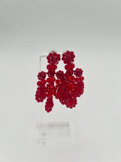 Simone Rocha Rote Tropfen Kristall-Kronleuchter Laufsteg-Ohrringe