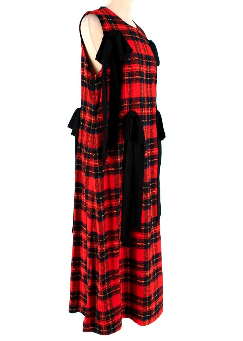 Simone Rocha Red Tartan Georgette Dress

- Round neck 
- Sleeveless
- Signature oversized bow trim
- Concealed back zip
- Side slip pockets 

Materials:
- 100% Polyester 

Dry clean only 

Made in Portugal 

Shoulders - 11cm
Chest - 50cm
Waist -