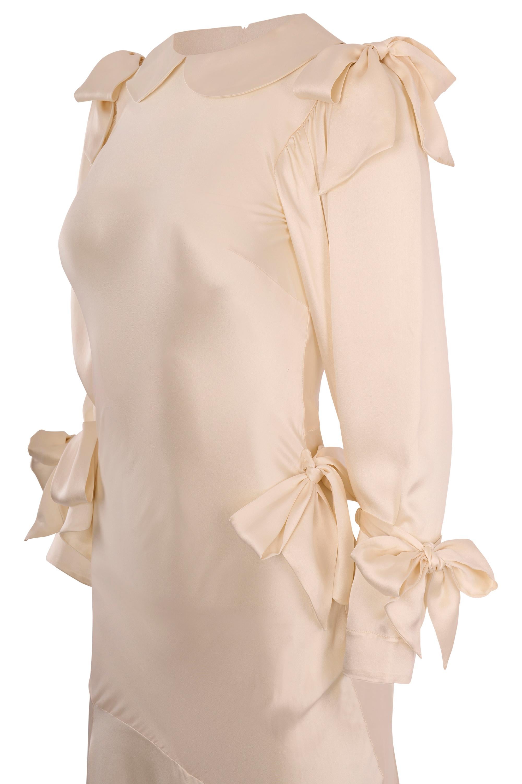 Blanc A Simon Rochas S/S 2024 Robe en soie à nœud blanc en vente