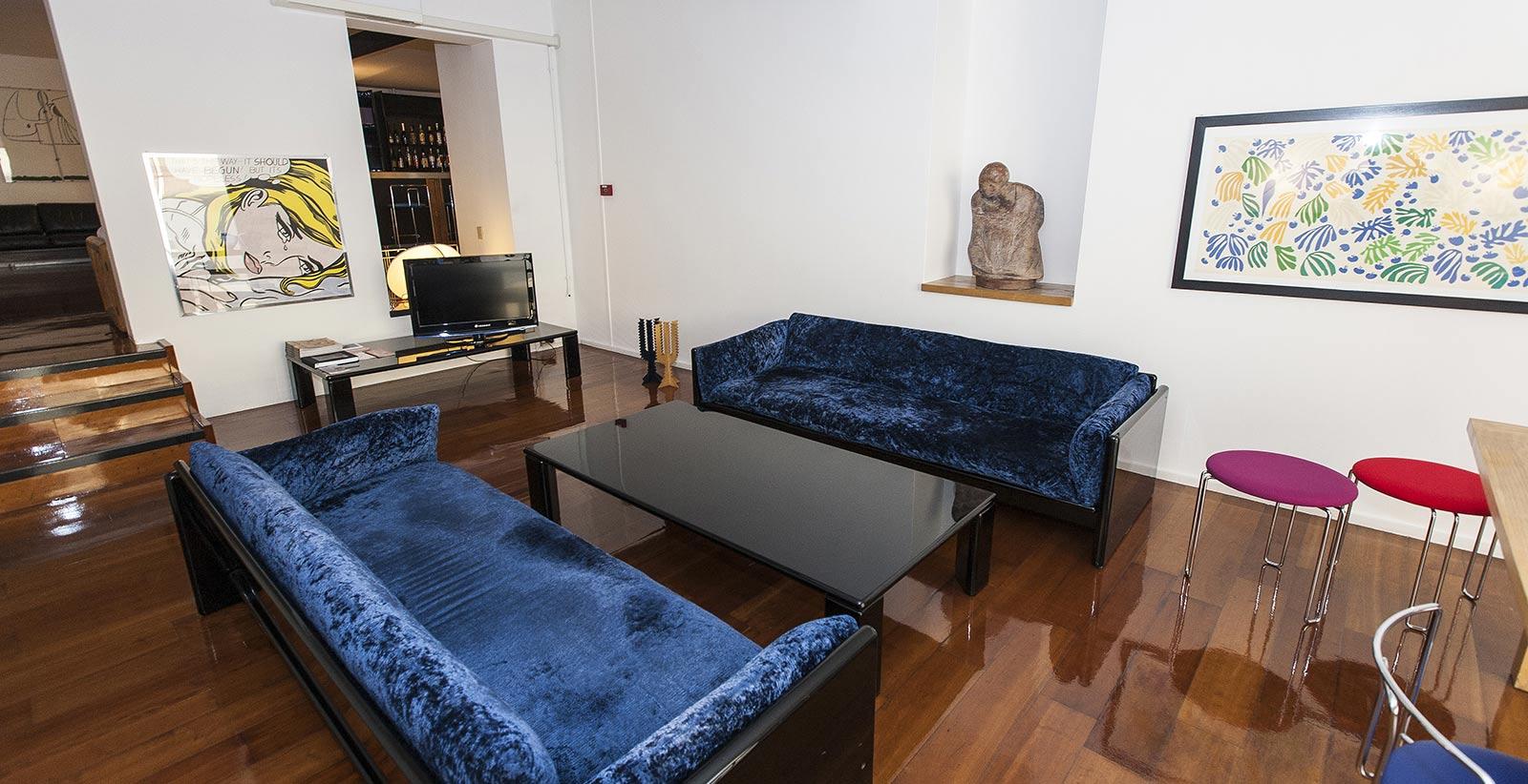 Lacquered Simone sofa by Dino Gavina for Studio Simon, blue velvet, Italy 1971