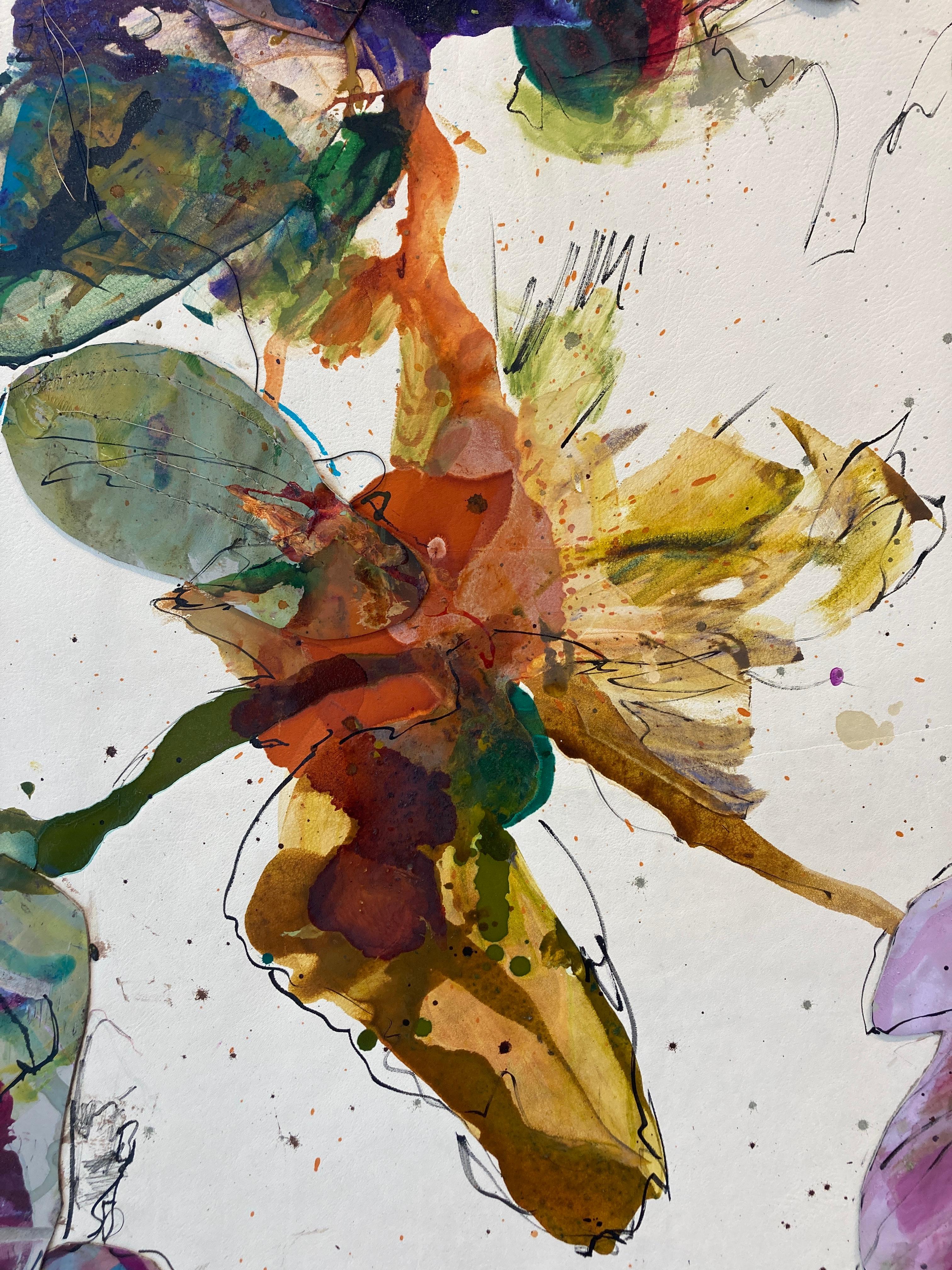 Simone Theelen, a dynamic and exploratory artist born in 1963. embarks on a continuous journey of creativity and discovery in her studio, where chaos and order coexist in a captivating dance. Her unconventional approach to artmaking is guided by