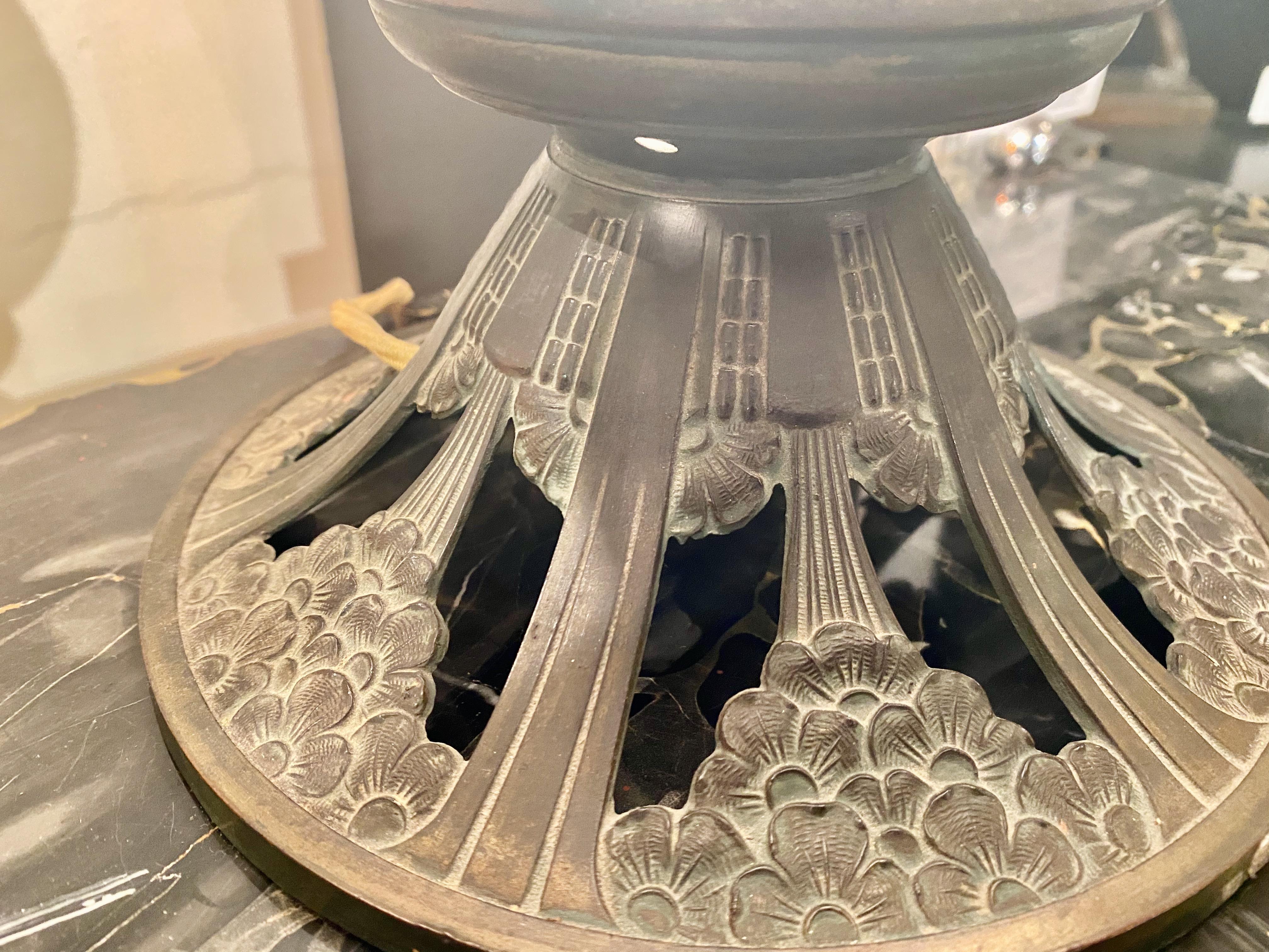 Lampe de table ou plafonnier en verre français Simonet Freres Bon état - En vente à Oakland, CA