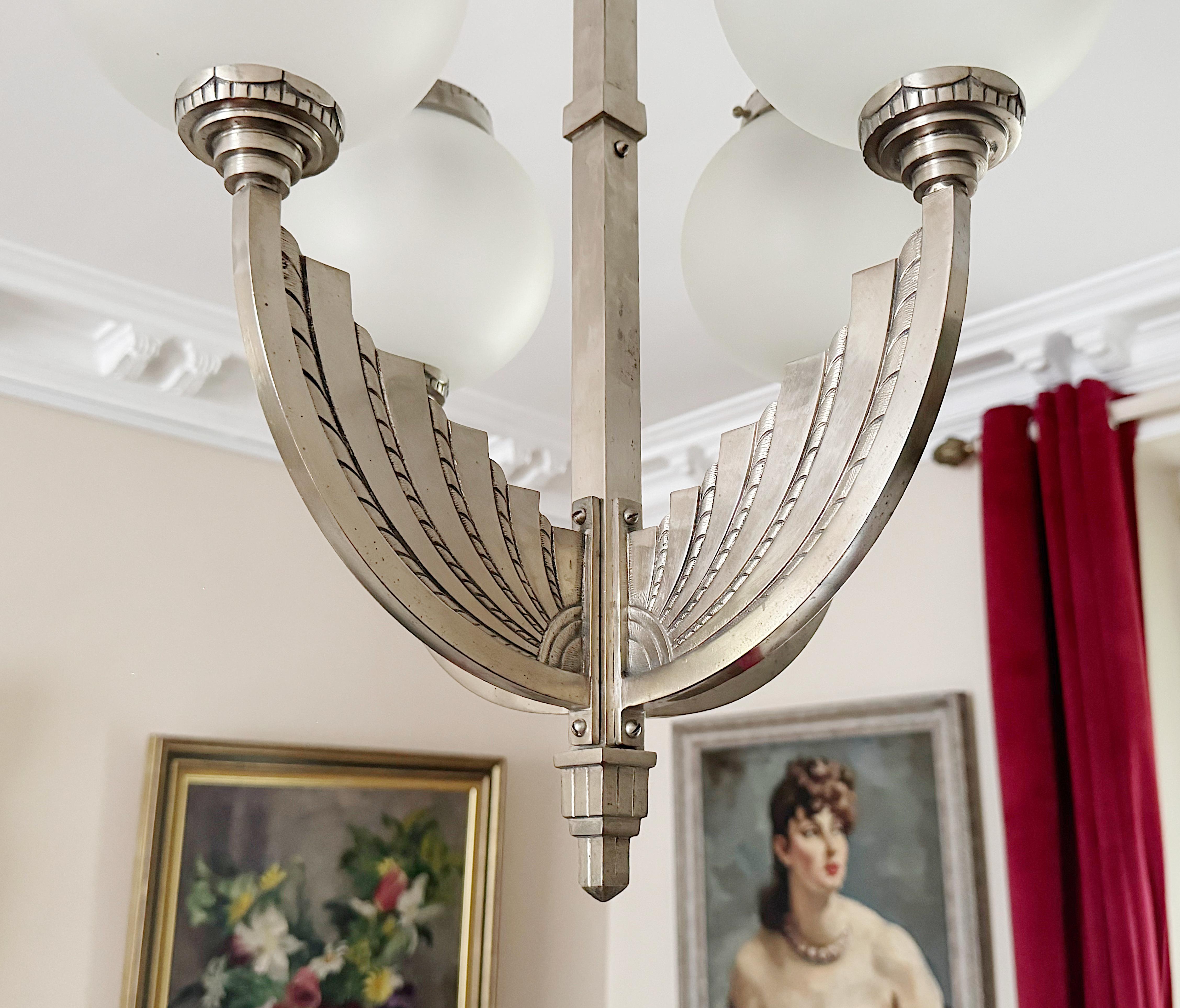 Lampadario Modernista Francese Art Deco 1920 di Simonet Freres in vendita 3