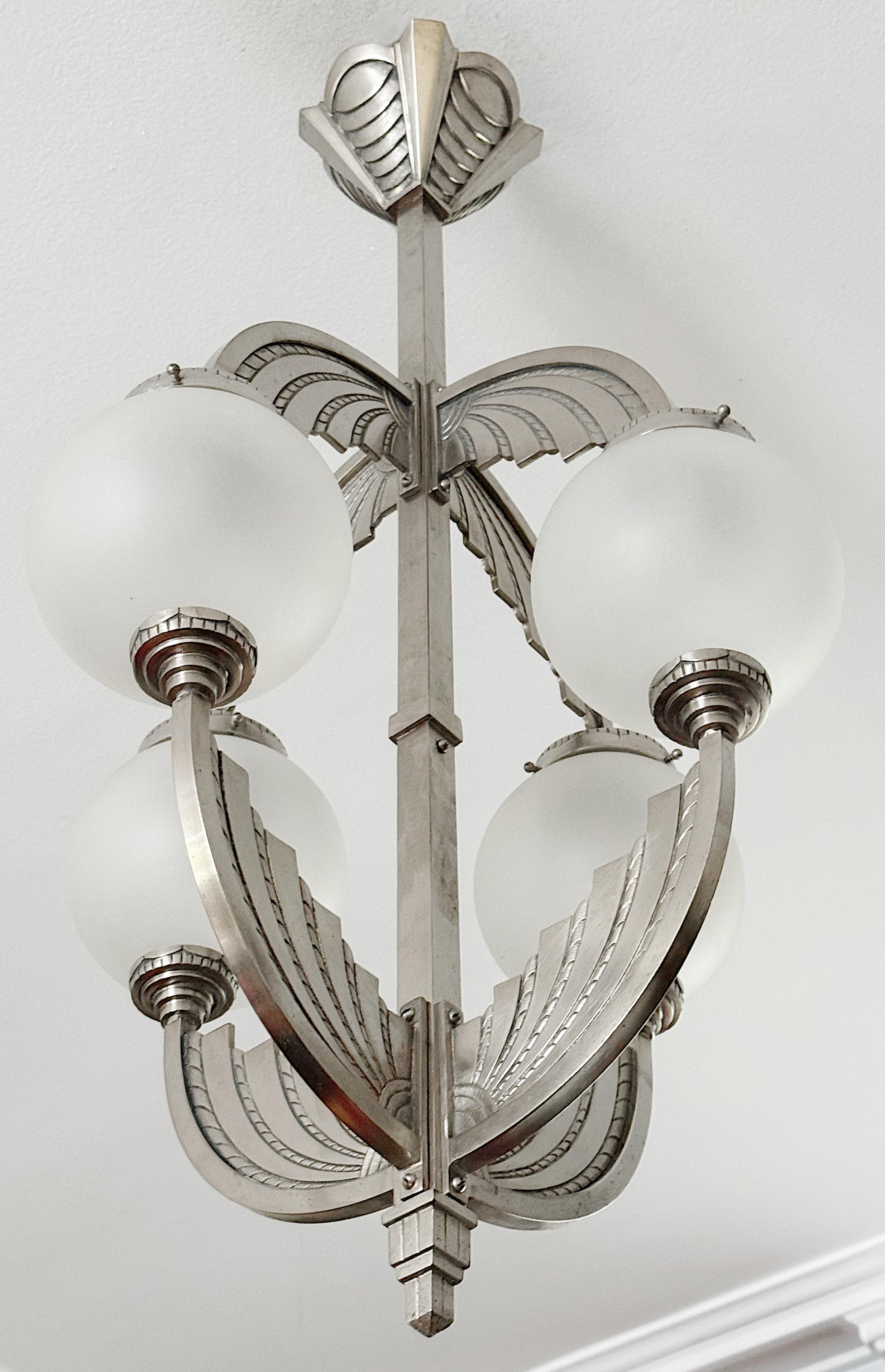 Lampadario Modernista Francese Art Deco 1920 di Simonet Freres in vendita 5
