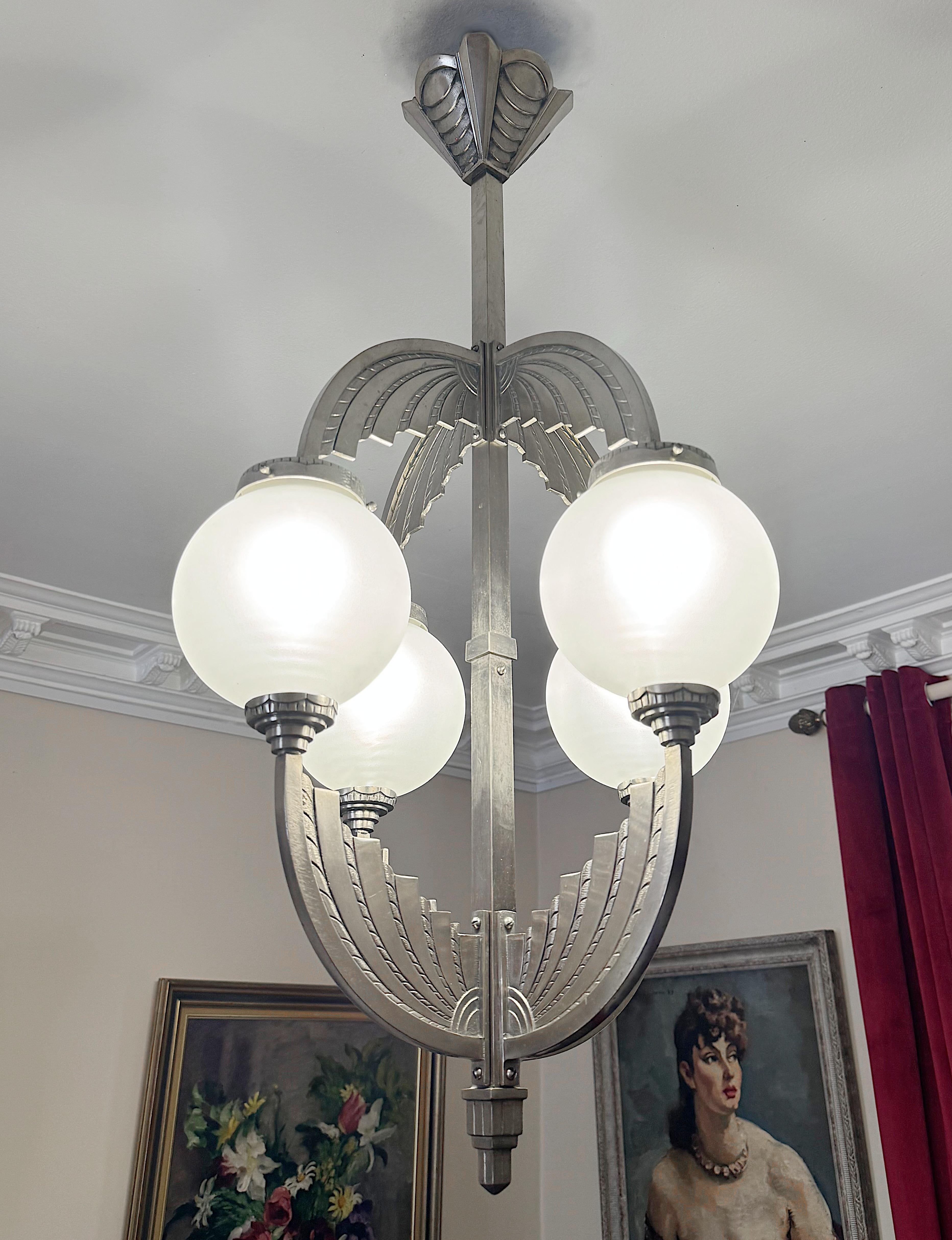 Lampadario Modernista Francese Art Deco 1920 di Simonet Freres in vendita 6