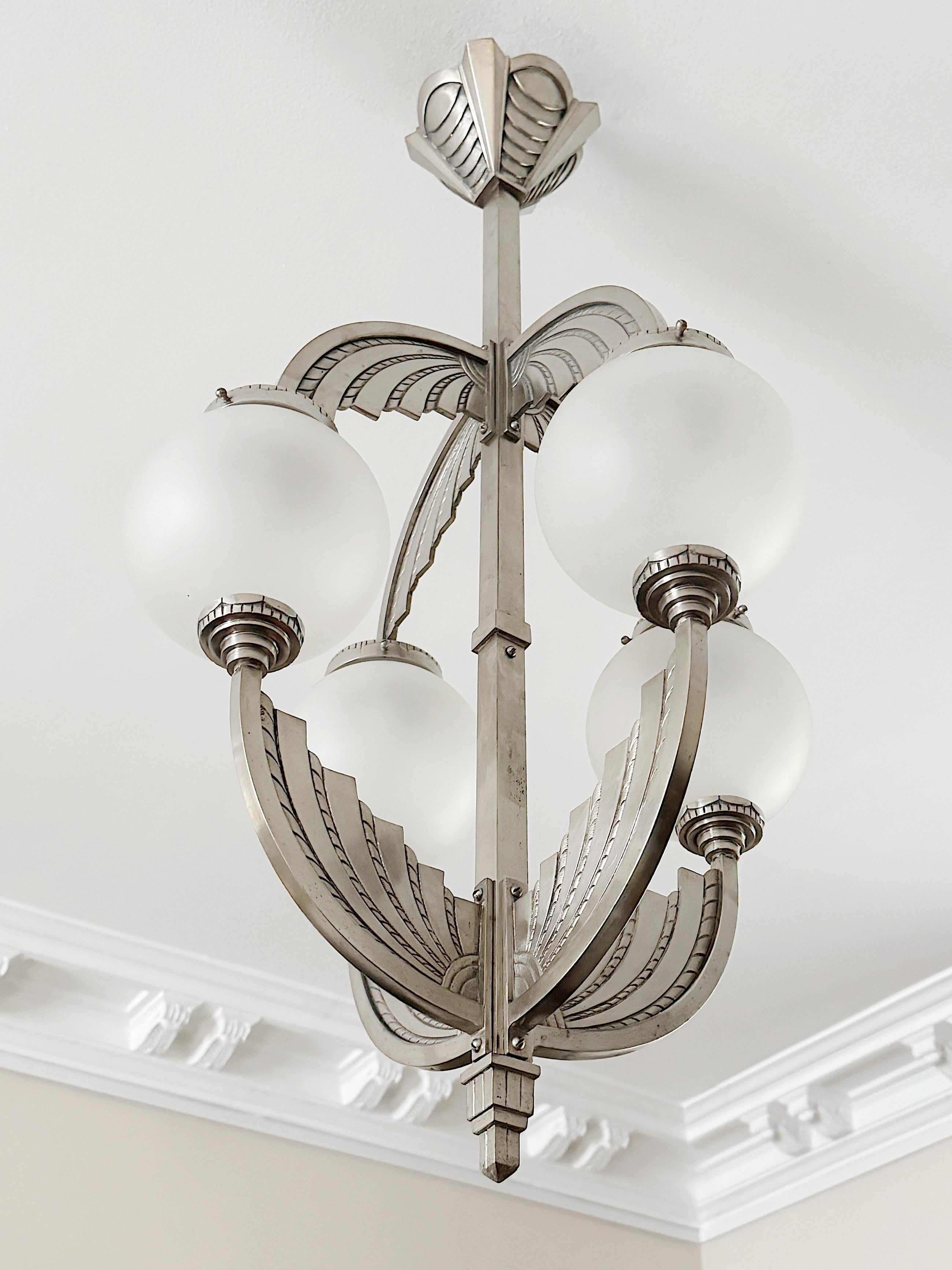 Lampadario Modernista Francese Art Deco 1920 di Simonet Freres in vendita 7
