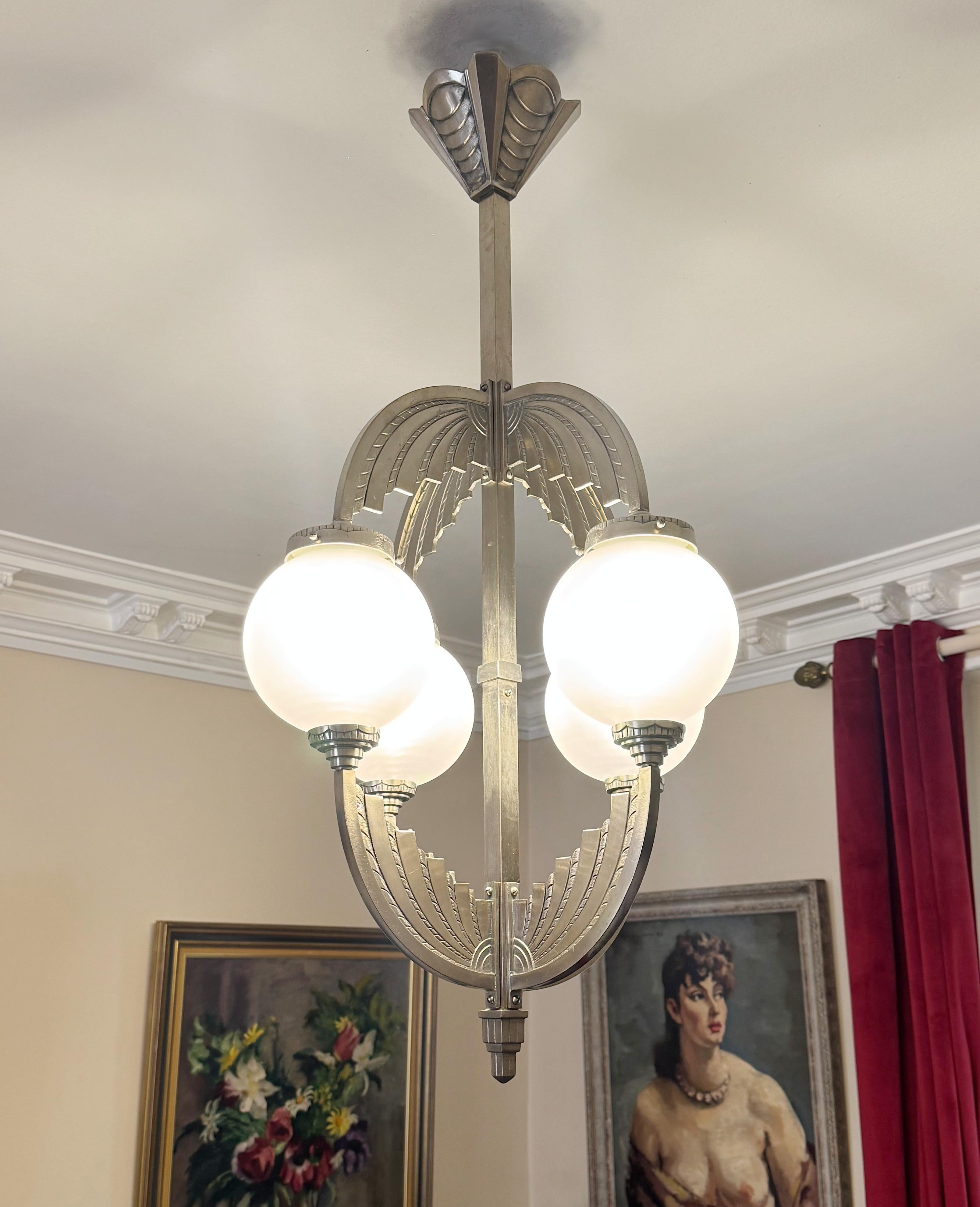 Inizio XX secolo Lampadario Modernista Francese Art Deco 1920 di Simonet Freres in vendita
