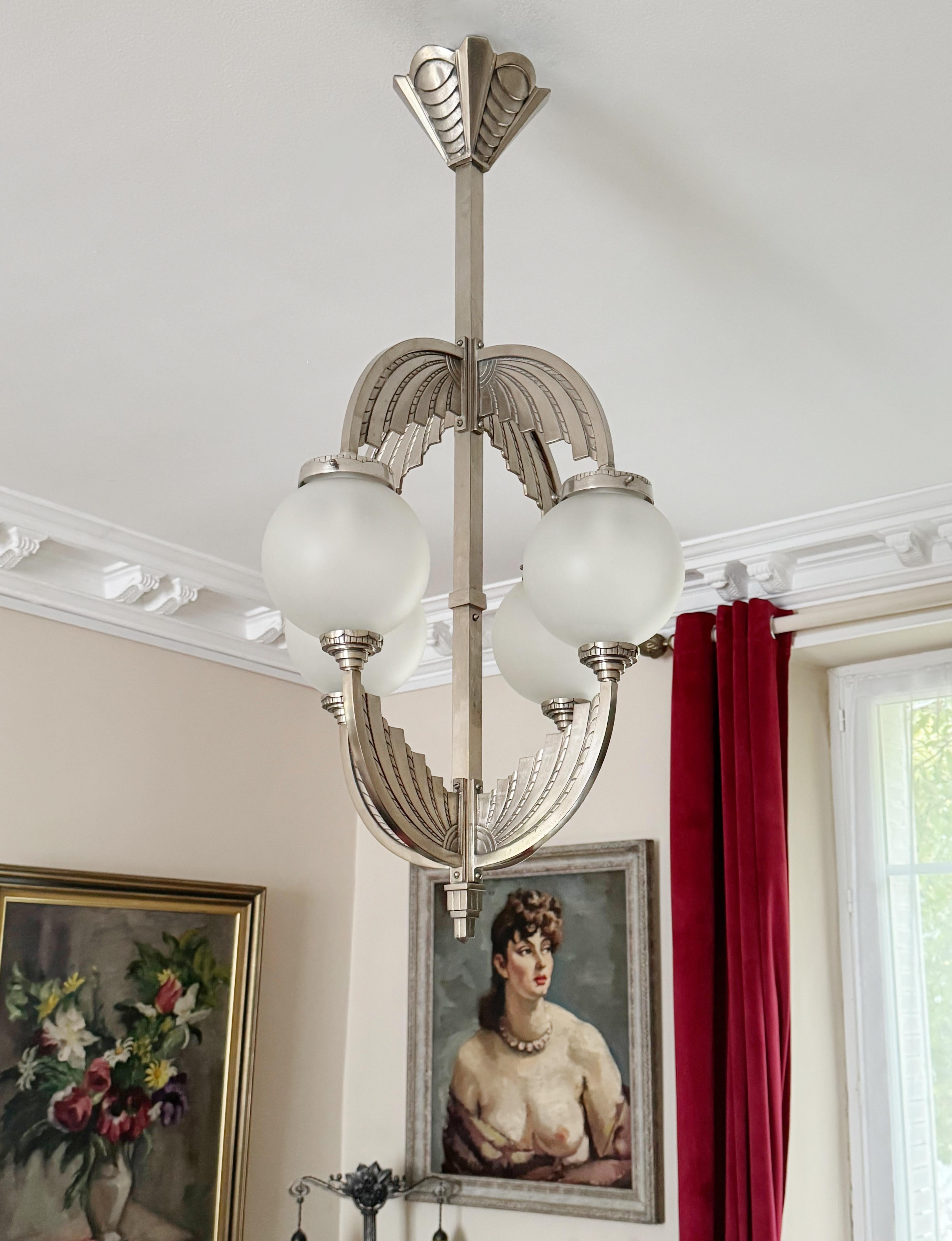 Bronzo Lampadario Modernista Francese Art Deco 1920 di Simonet Freres in vendita