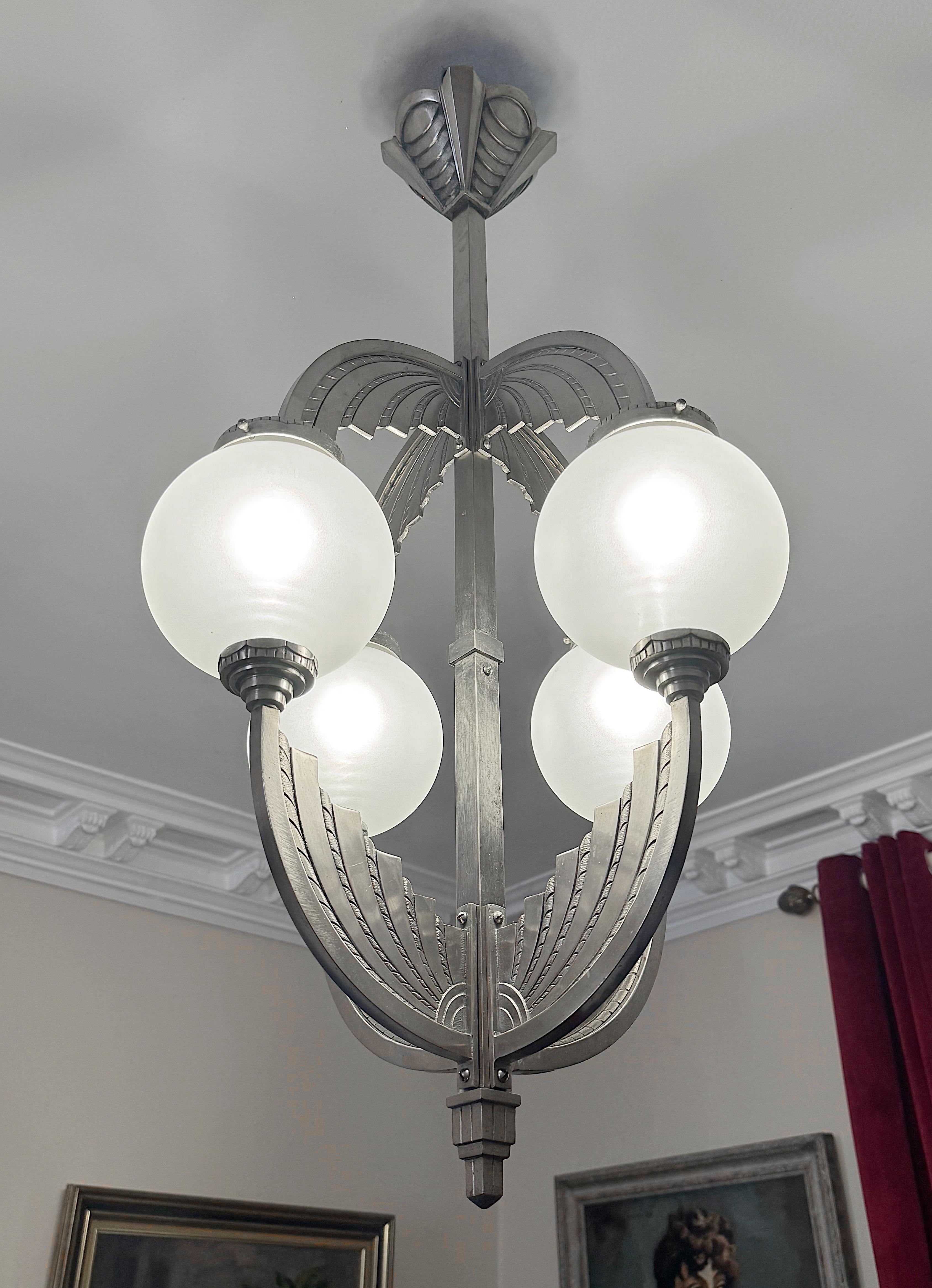 Lampadario Modernista Francese Art Deco 1920 di Simonet Freres in vendita 1