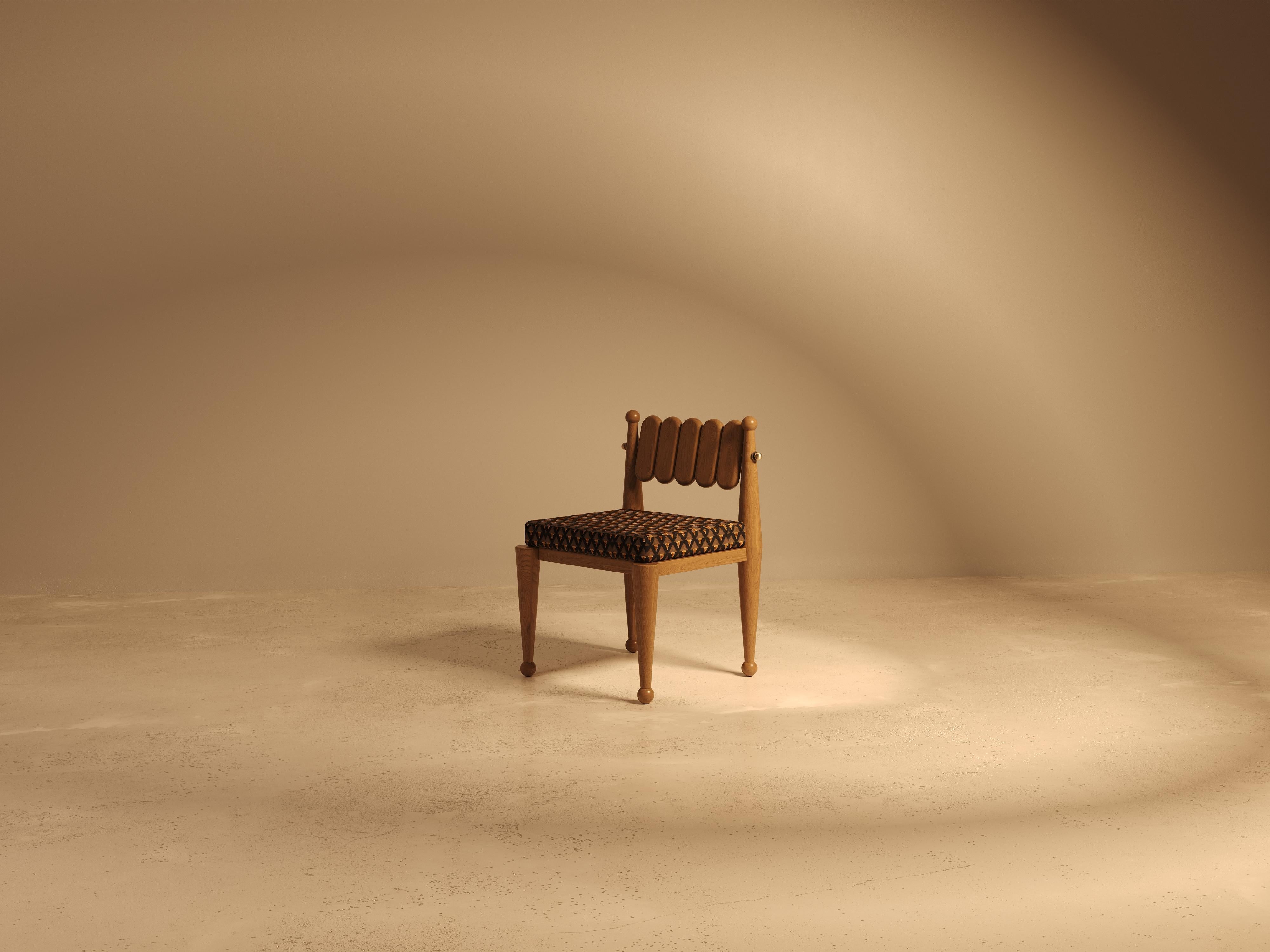 Silla de comedor Simorgh I en nogal con tapicería Pierre Frey by VandaVee en Nuevo estado para la venta en London, GB