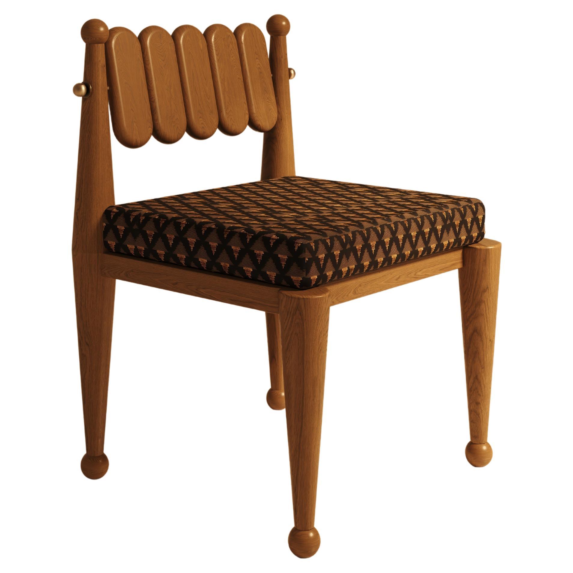 Chaise de salle à manger Simorgh I en noyer avec tapisserie Pierre Frey par VandaVee