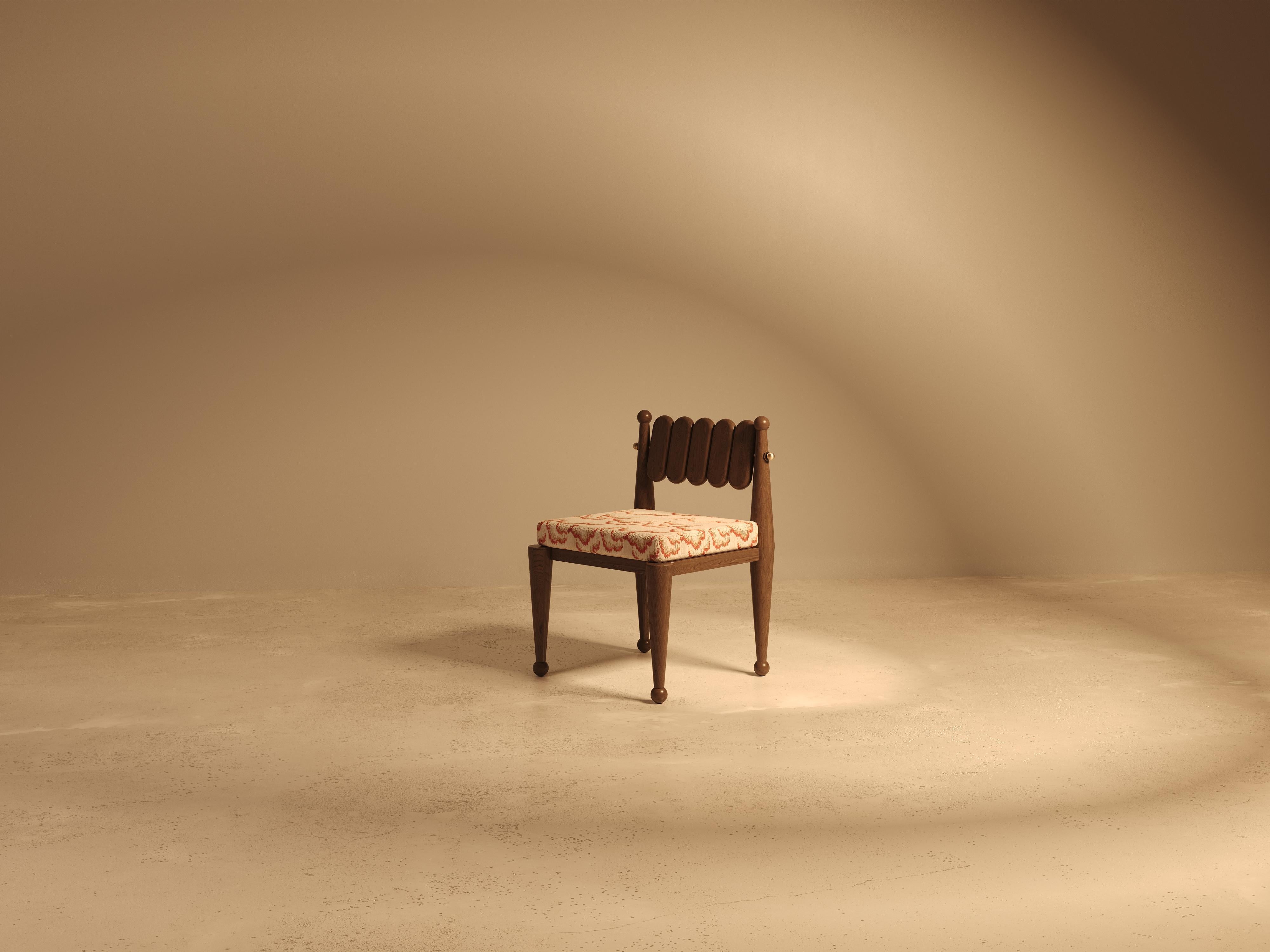 Laiton Chaise de salle à manger Simorgh II en noyer avec tapisserie brodée à la main par VandaVee en vente