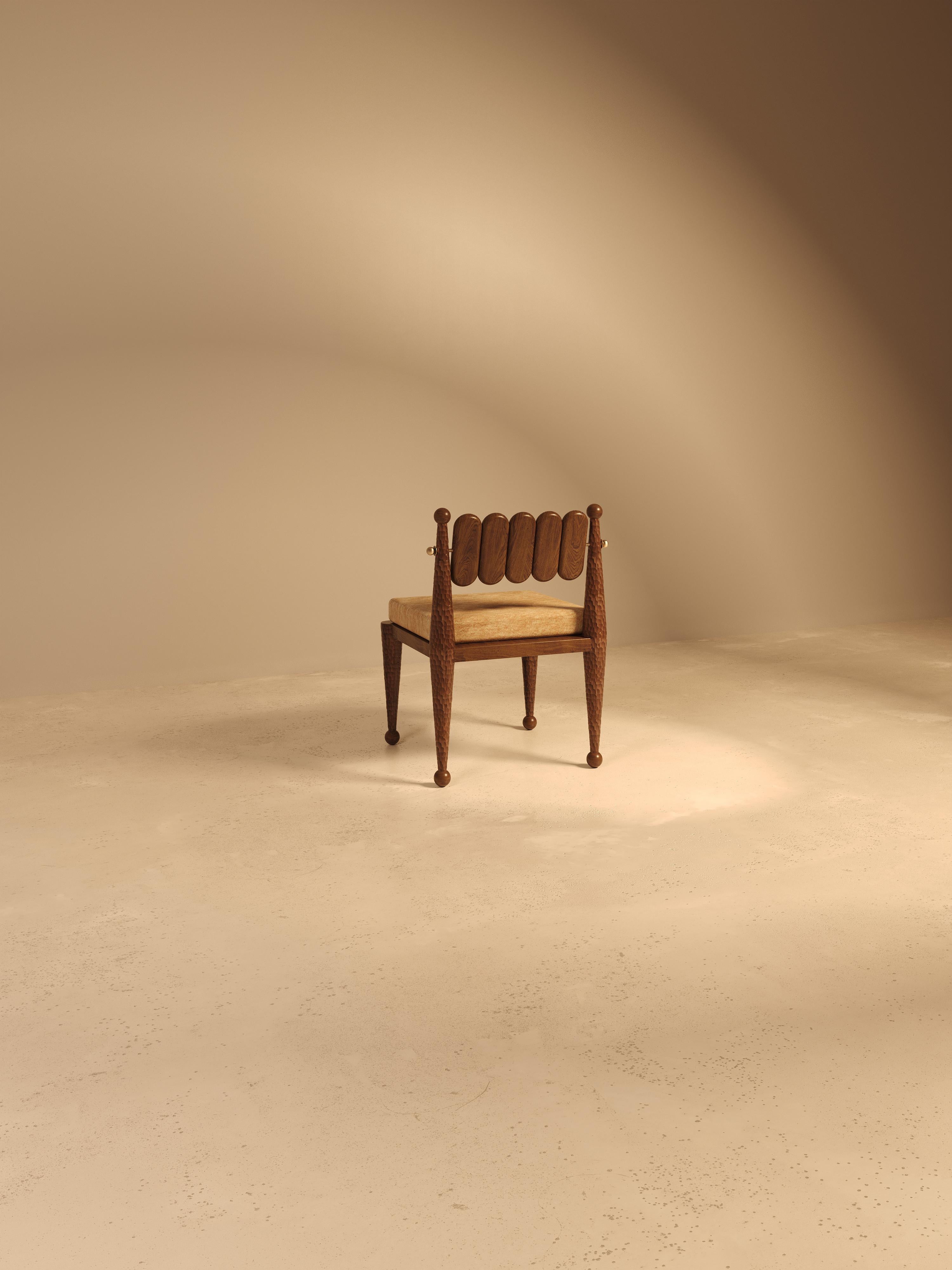 Chaise de salle à manger Simorgh IIII en noyer en vente 1