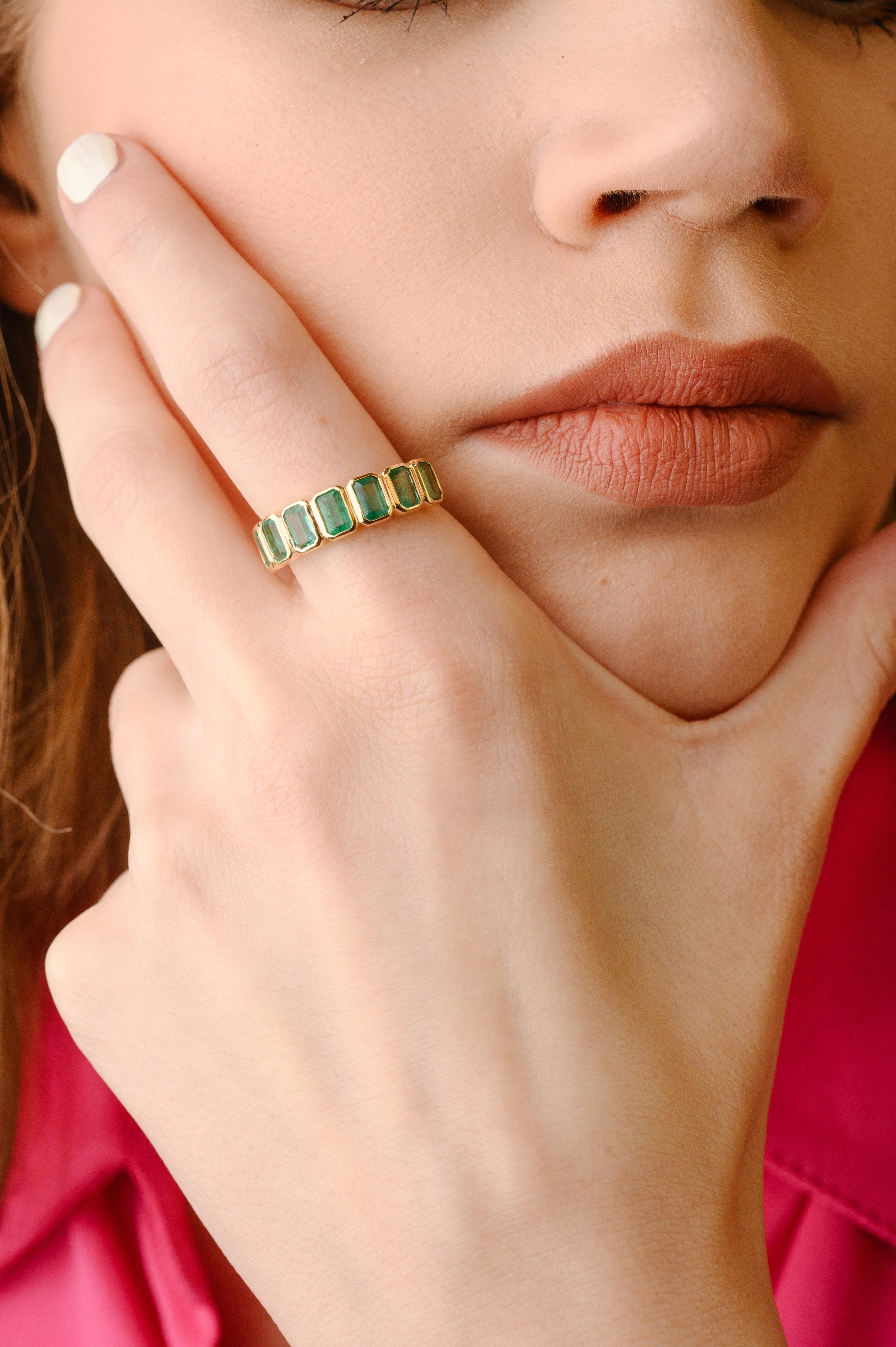 For Sale:  Simple 2.02ct Emerald Half Eternity Band Ring Inlaid in 14K Solid Yellow Gold 3