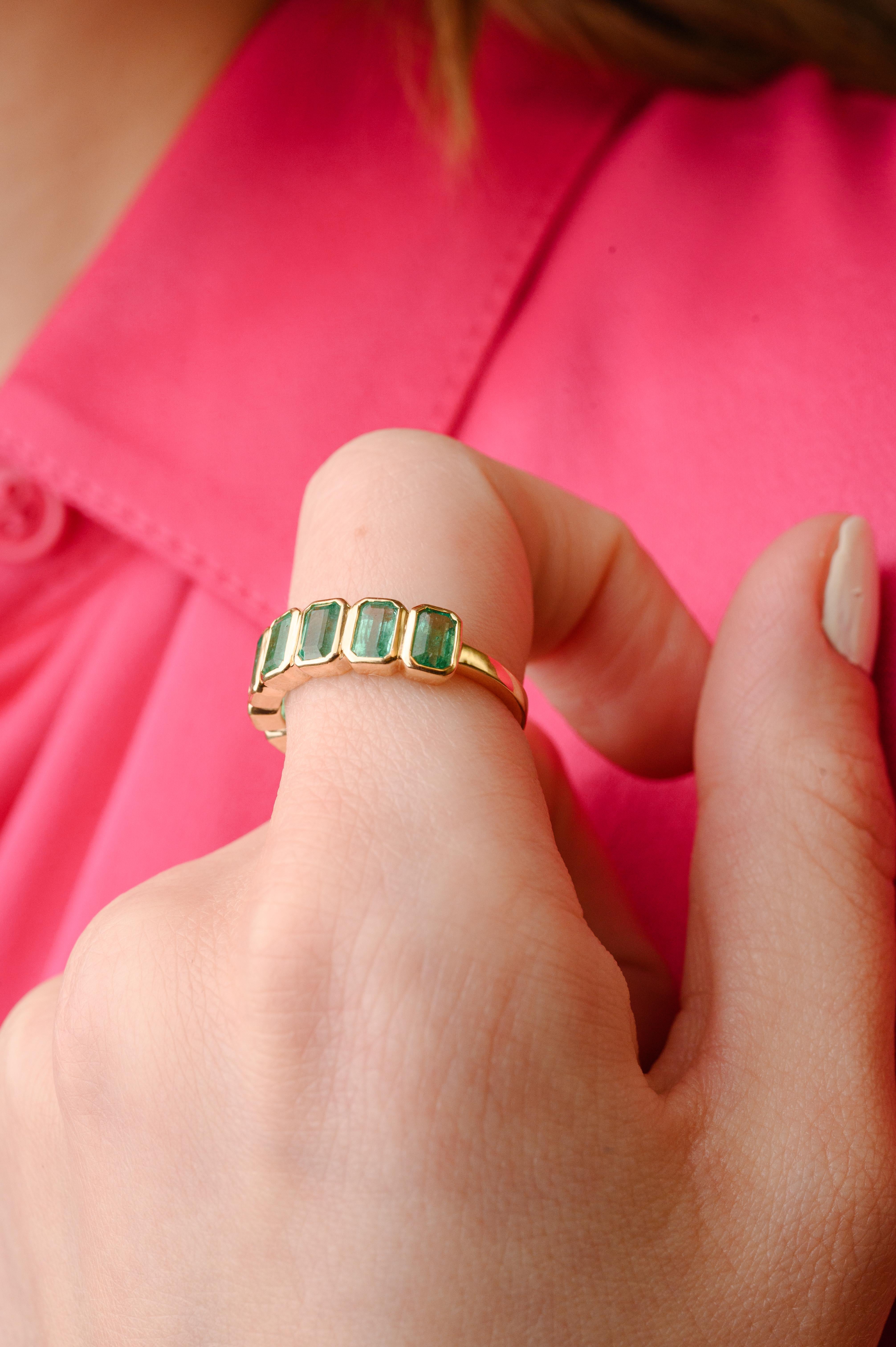 For Sale:  Simple 2.02ct Emerald Half Eternity Band Ring Inlaid in 14K Solid Yellow Gold 4