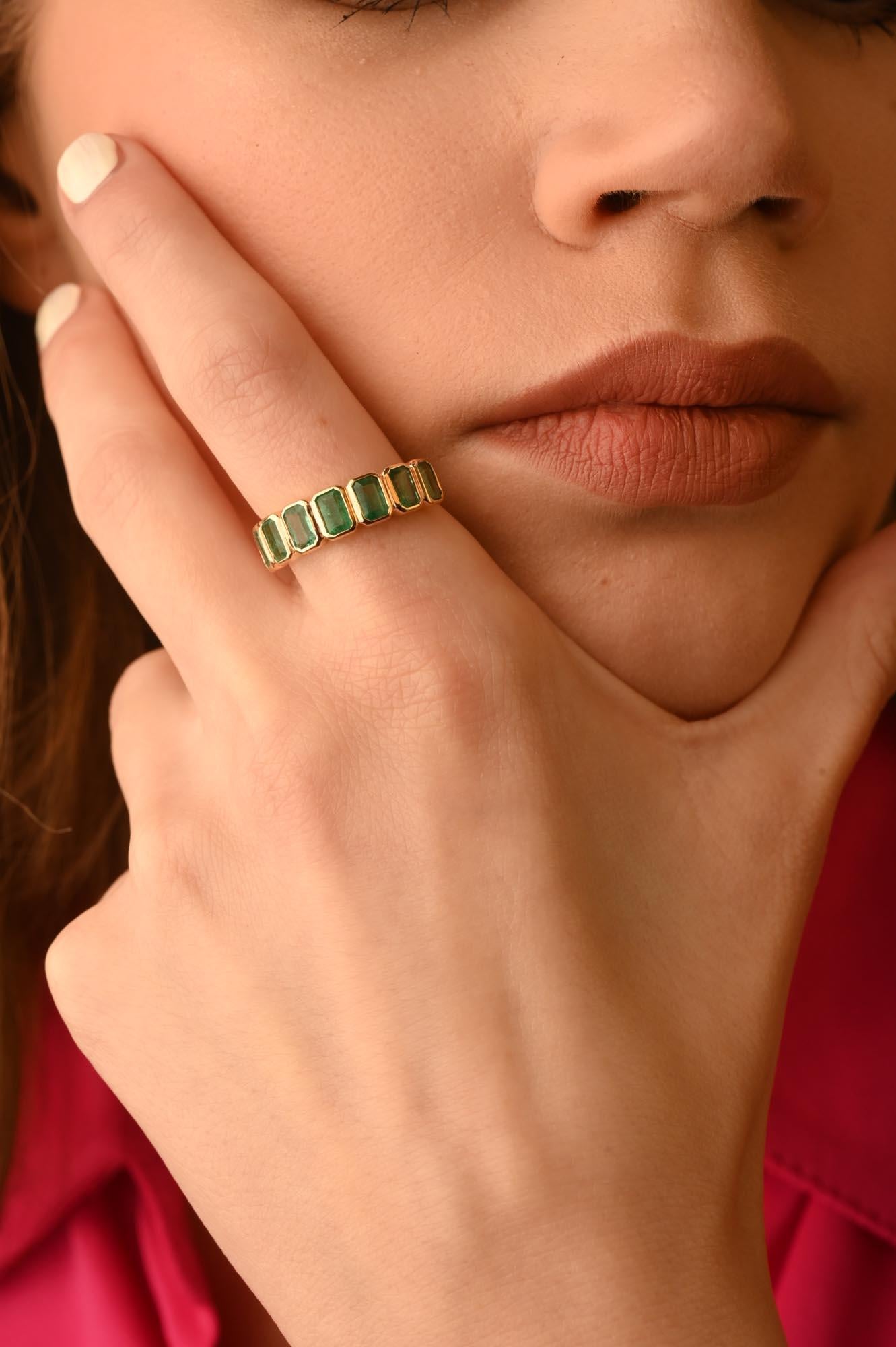 For Sale:  Simple 2.02ct Emerald Half Eternity Band Ring Inlaid in 14K Solid Yellow Gold 6