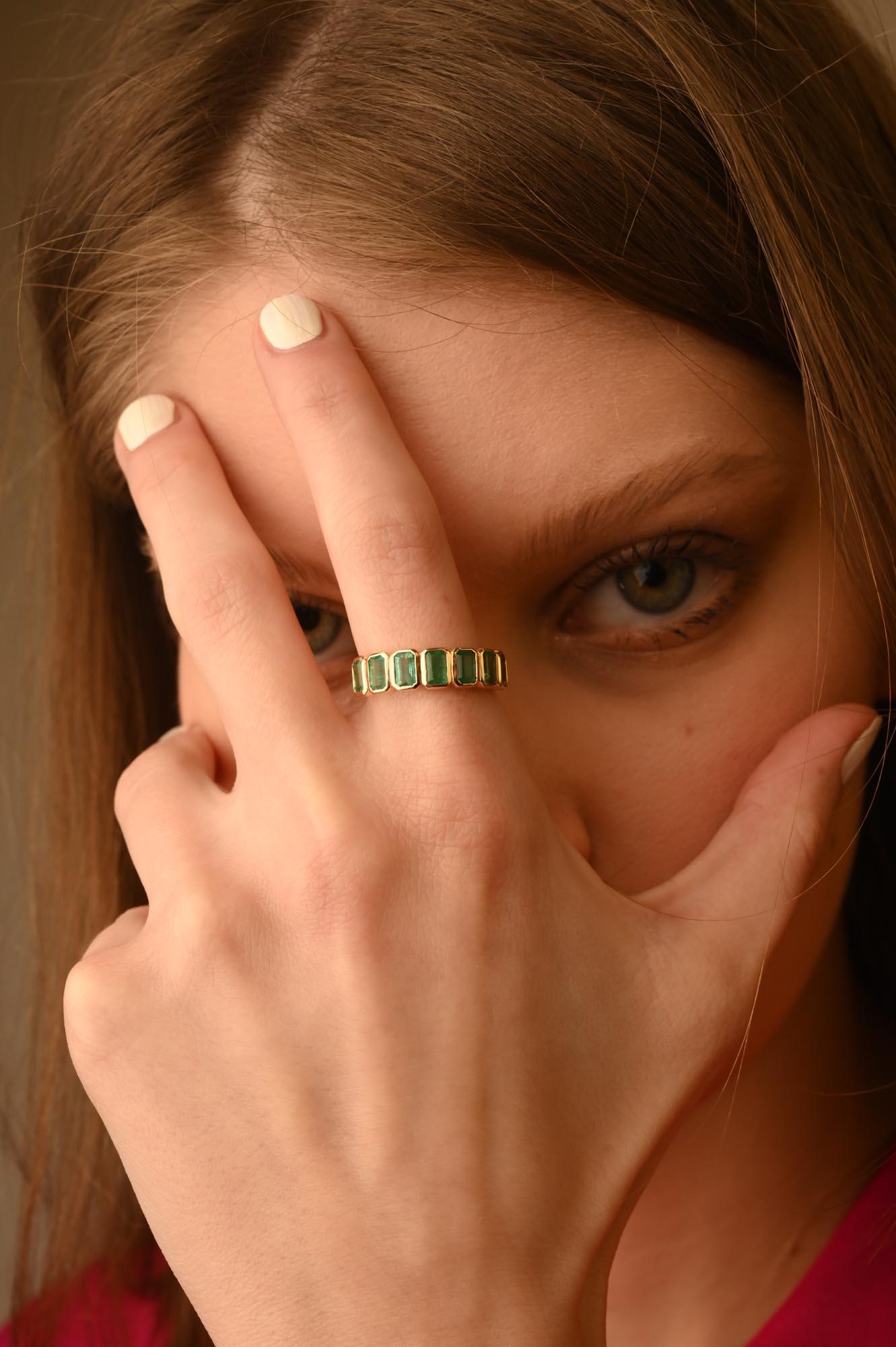For Sale:  Simple 2.02ct Emerald Half Eternity Band Ring Inlaid in 14K Solid Yellow Gold 7